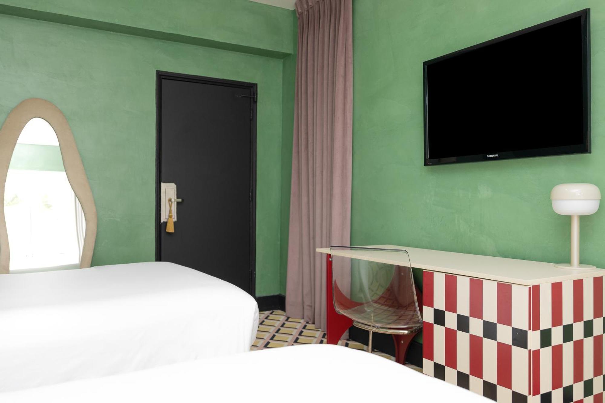 Crest Hotel 3*