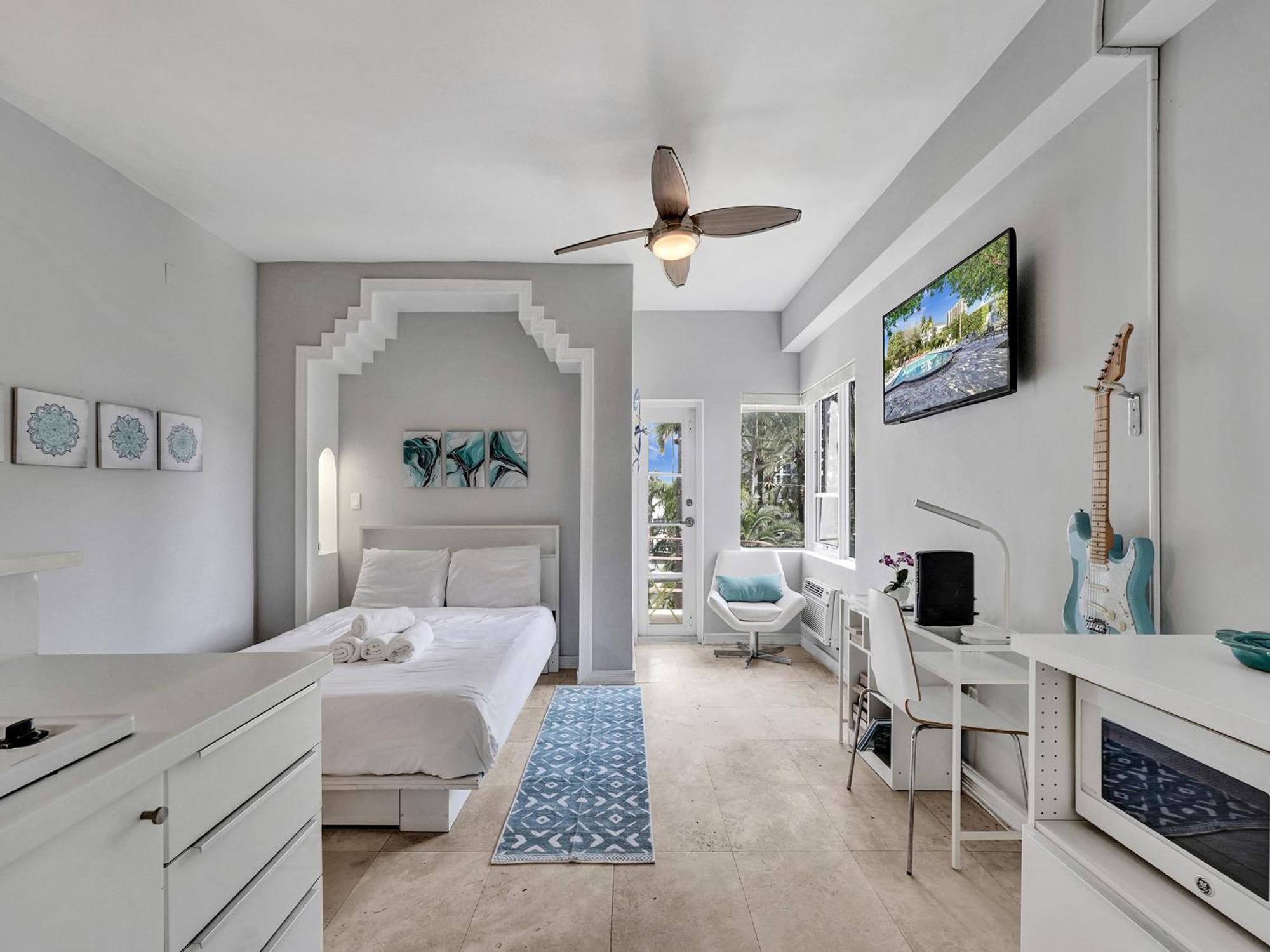 Mantell Plaza Apartment *