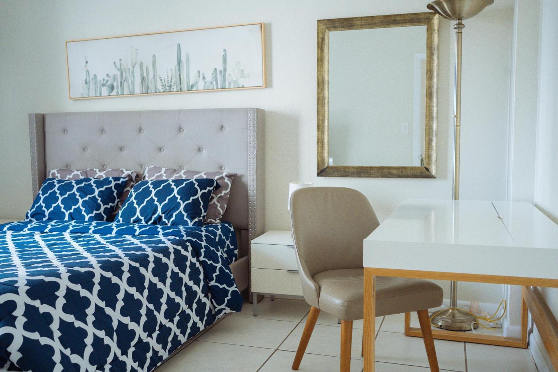 Apartment Your Vacation Home! Near The *