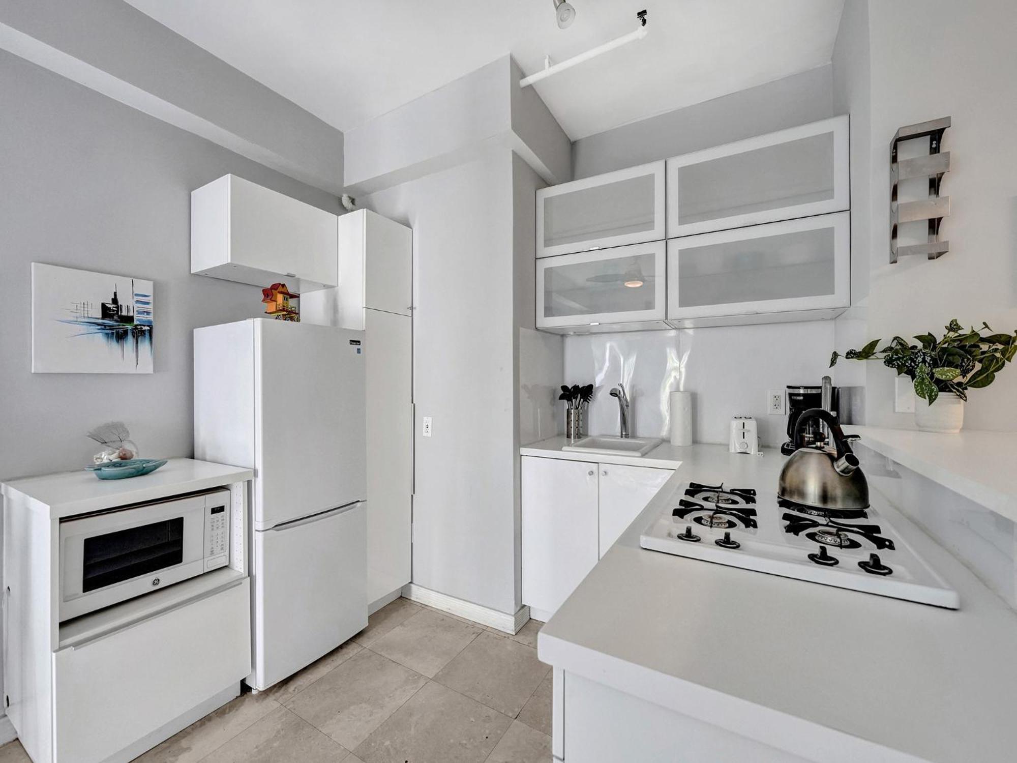 Mantell Plaza Apartment