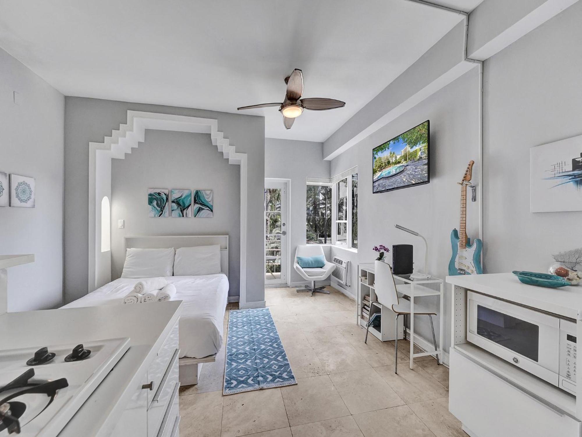 Mantell Plaza Apartment *