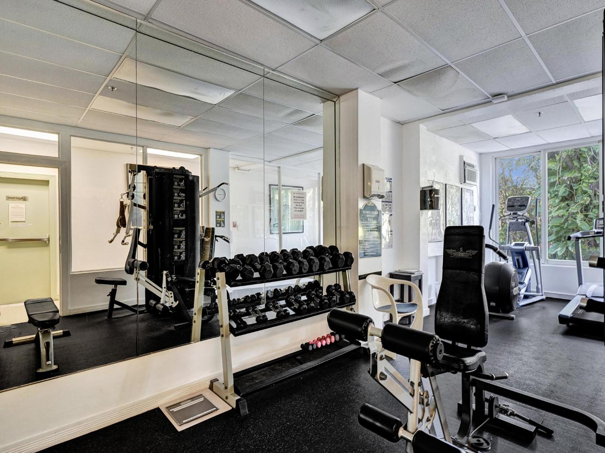 Mantell Plaza Apartment *