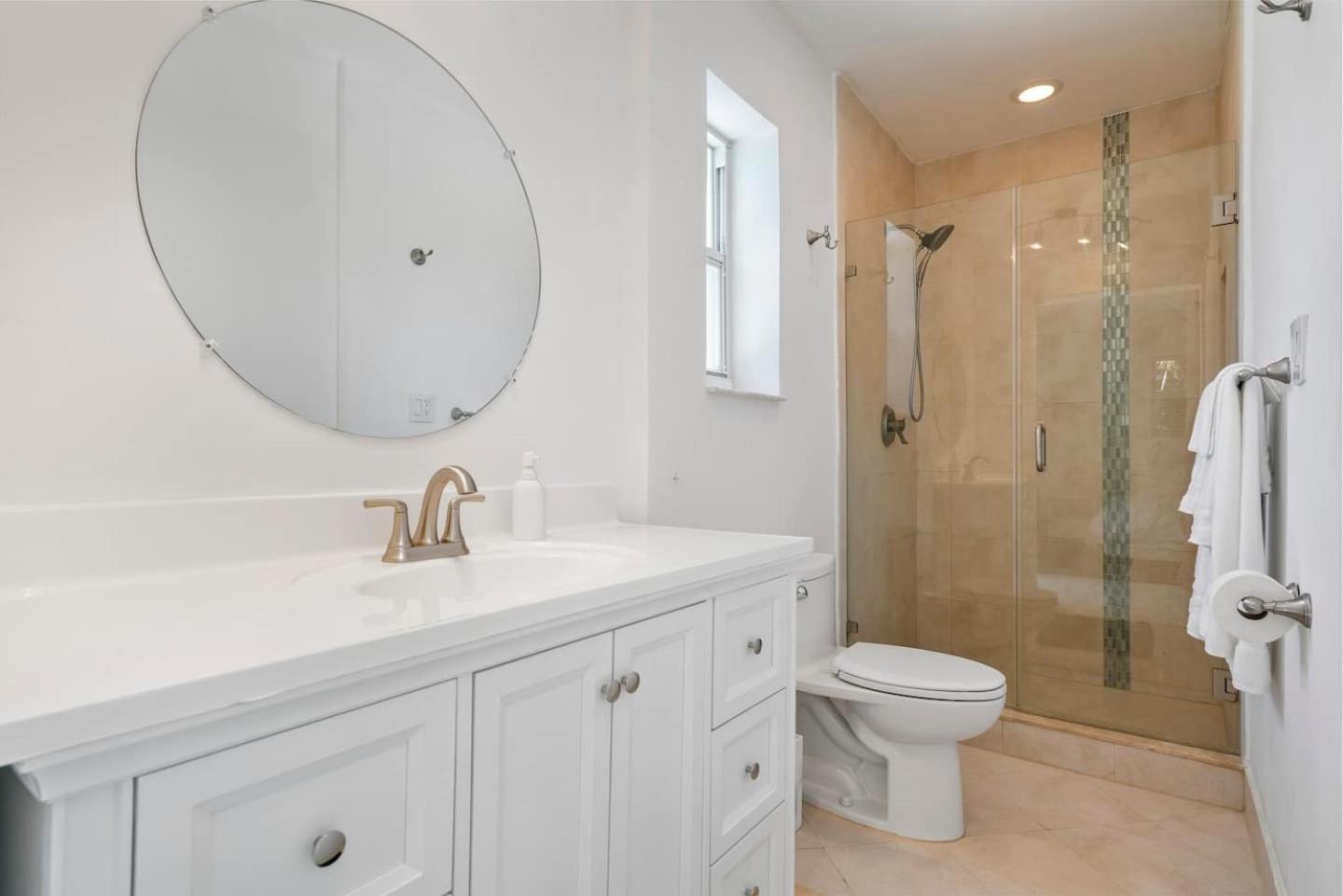 Perfect For A Family Getaway Wpool! Holiday home Miami Beach