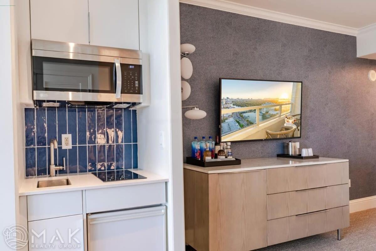 Fontainebleau High Floor W Ocean Views * Miami Beach