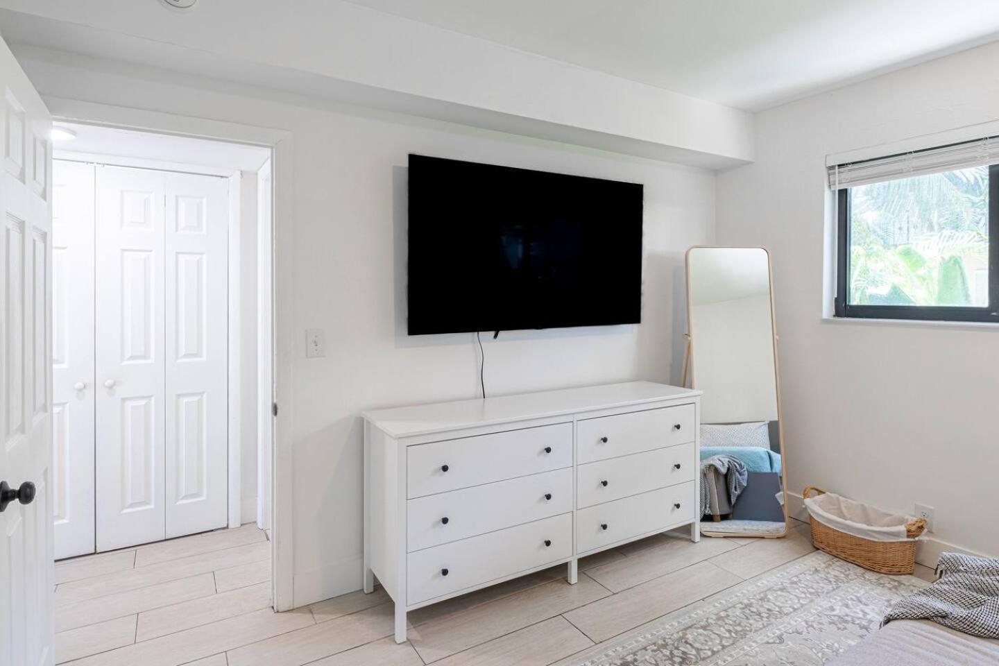 Bay Harbor Unit 3 Lovely 2 Bed 1 Bath * Miami Beach