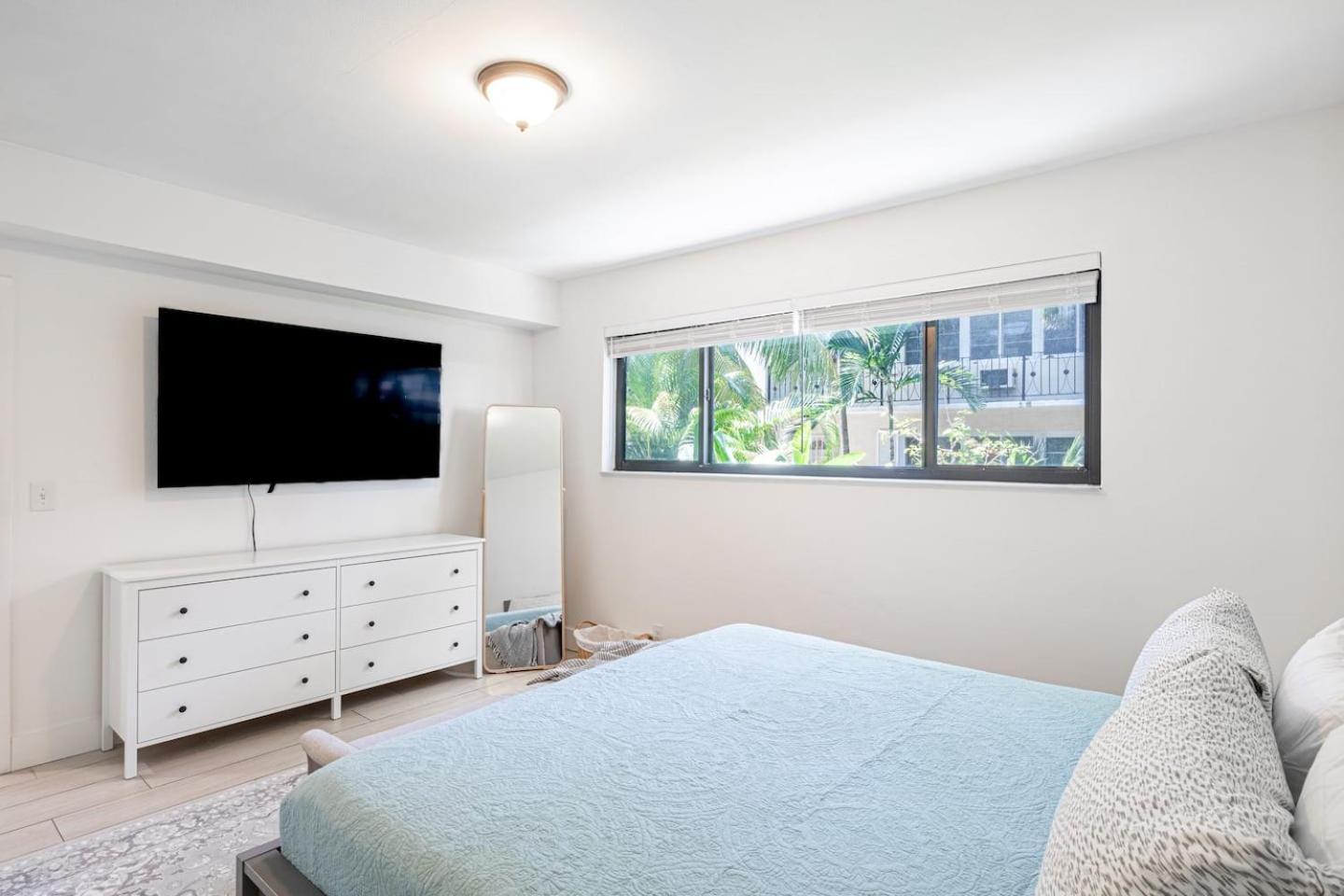 Bay Harbor Unit 3 Lovely 2 Bed 1 Bath Apartment