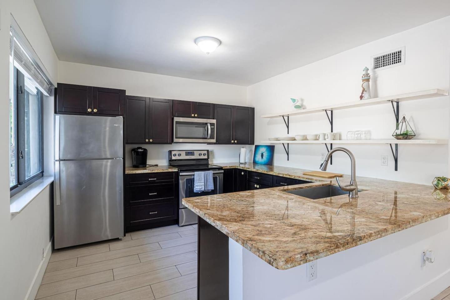 Bay Harbor Unit 3 Lovely 2 Bed 1 Bath Apartment *