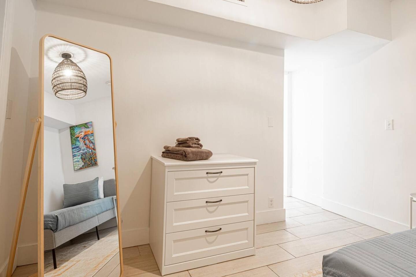 Bay Harbor Unit 3 Lovely 2 Bed 1 Bath