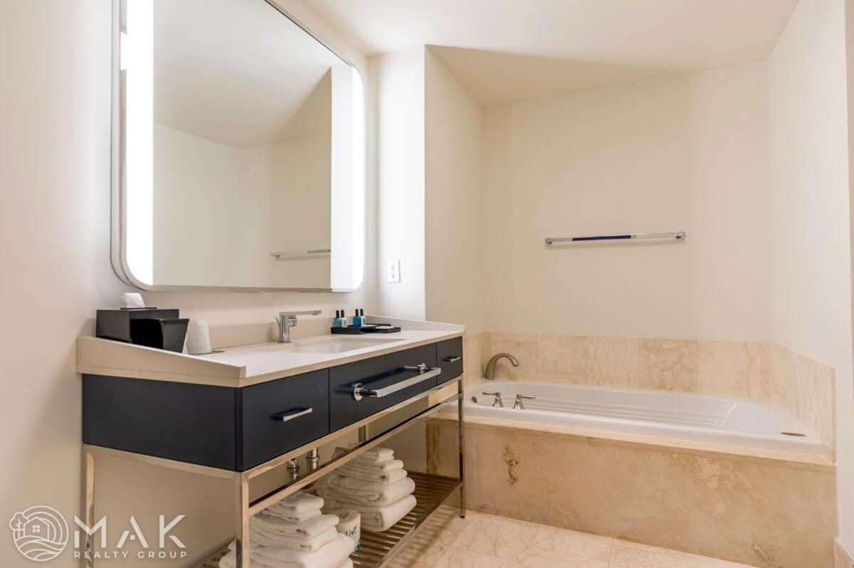 Fontainebleau High Floor W Ocean Views