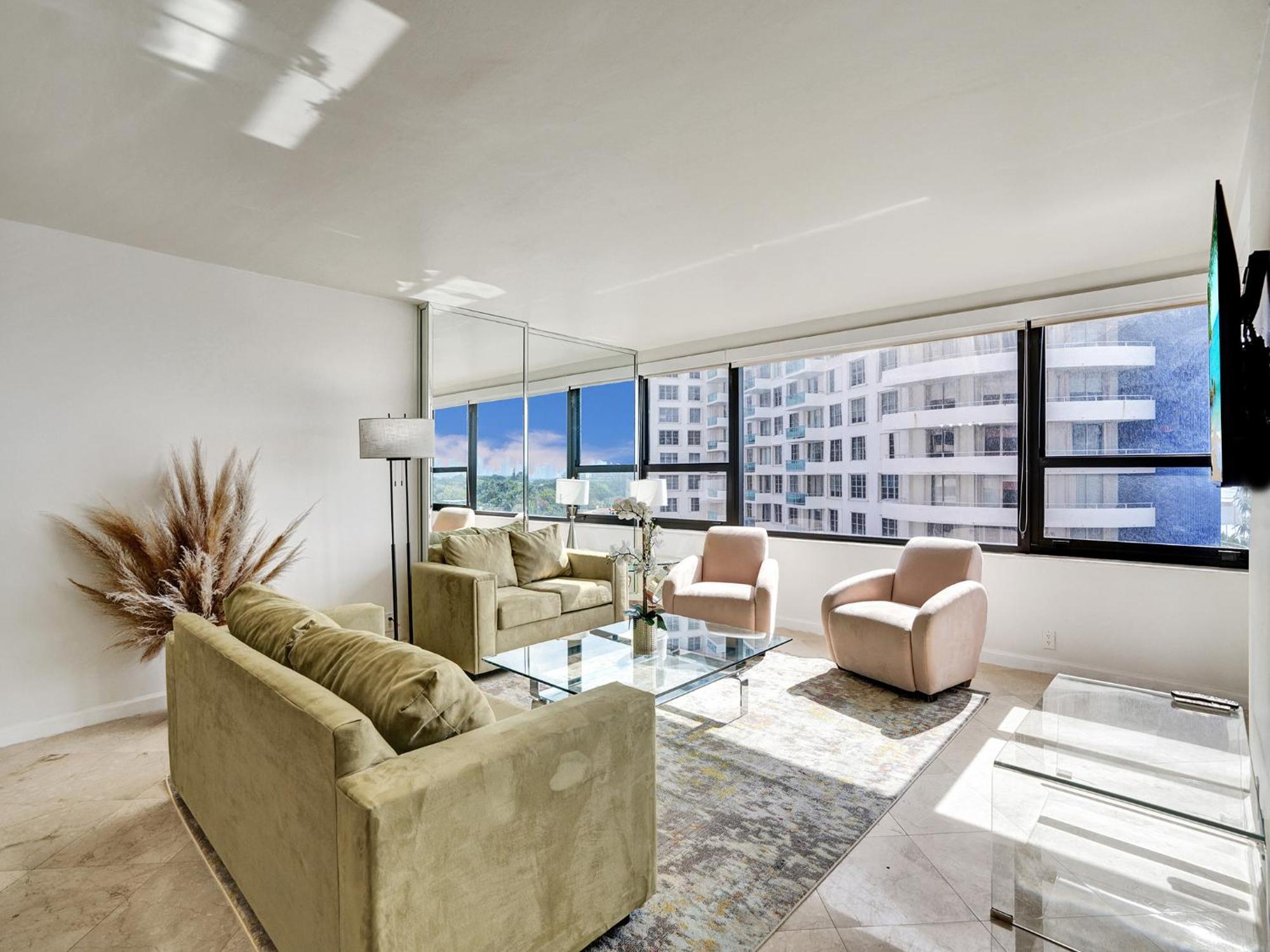 921 Apartment *