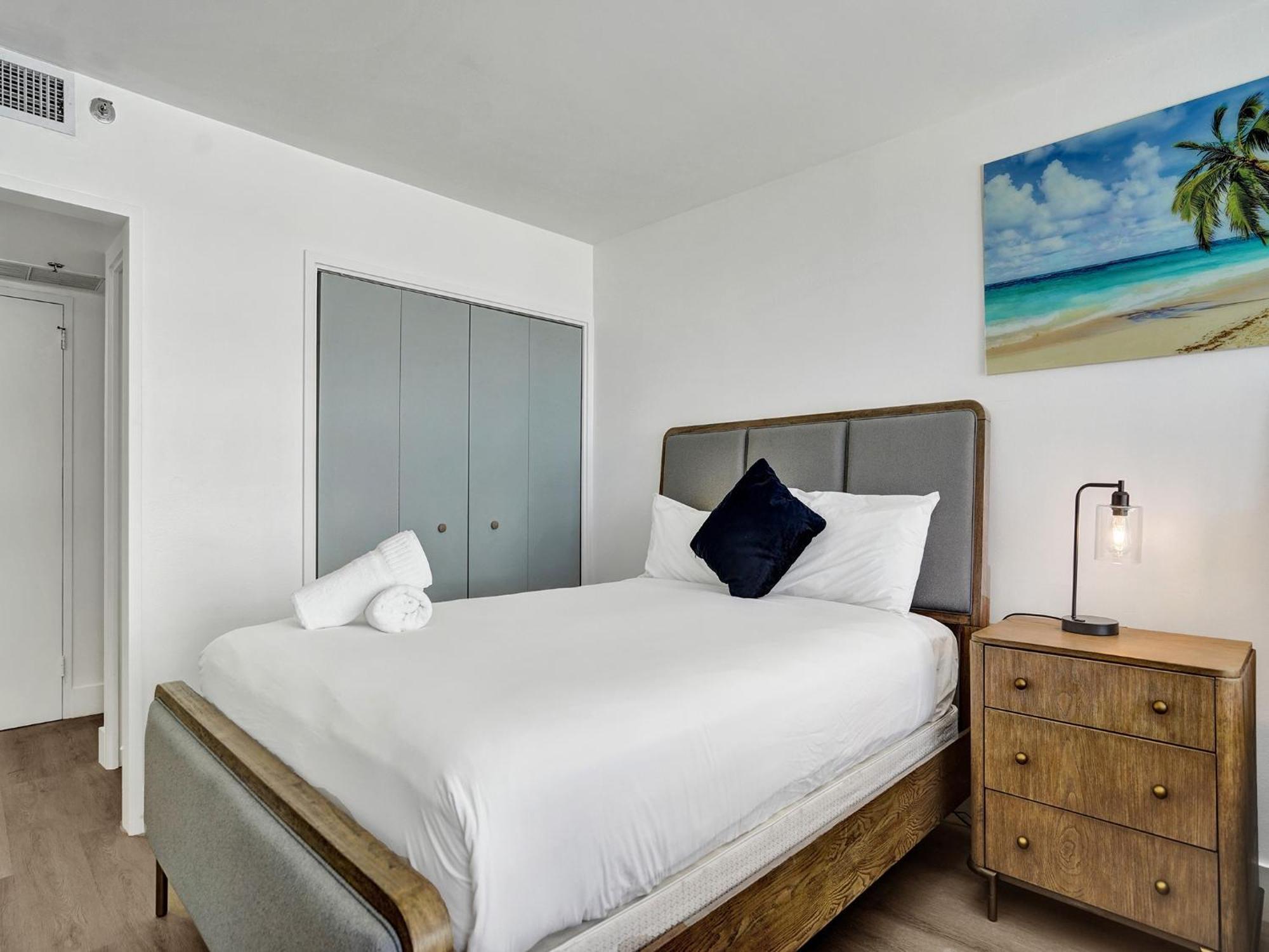 Ocean View Service 1504 Apartment