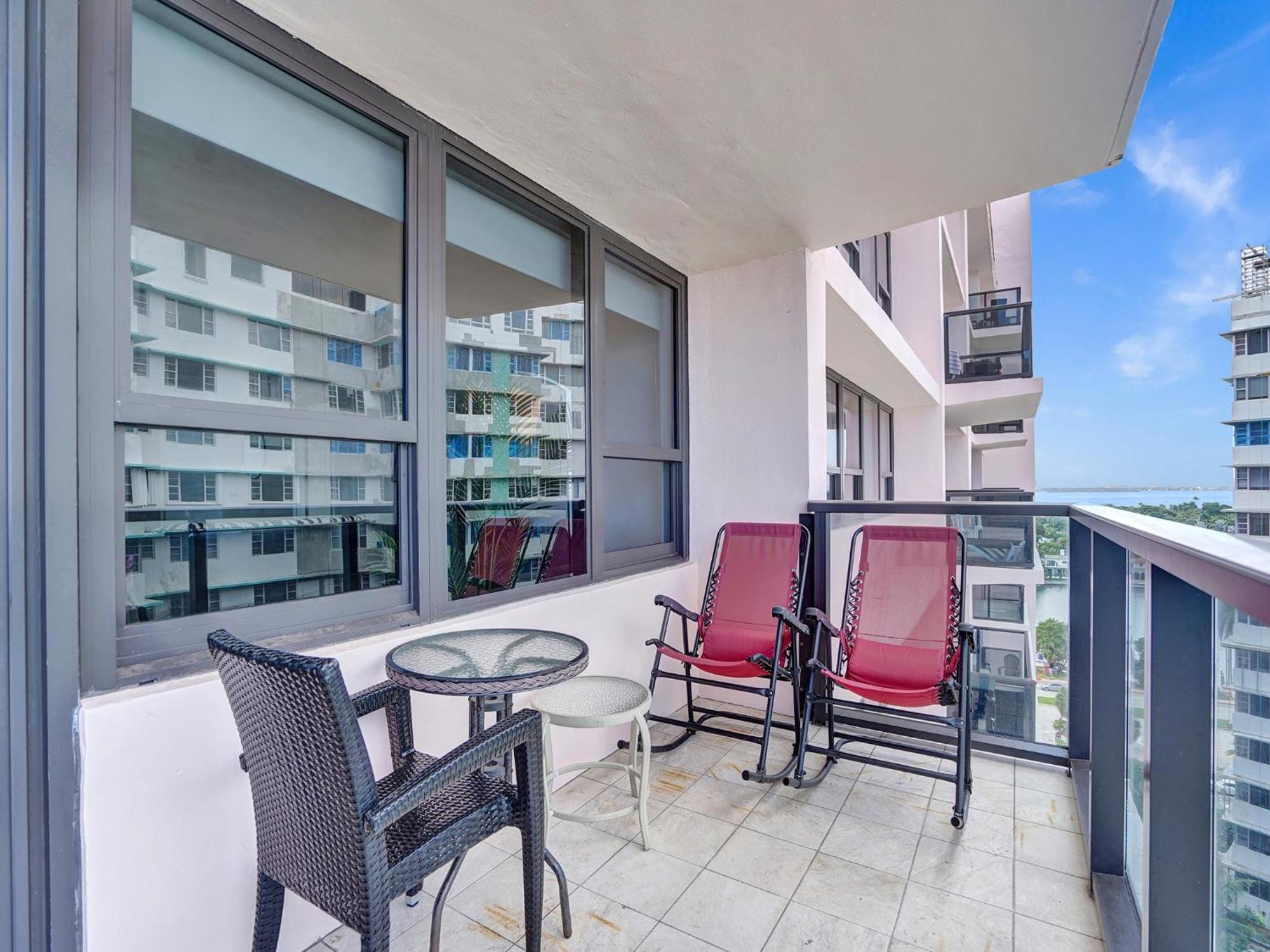 Ocean View Service 1504 Apartment