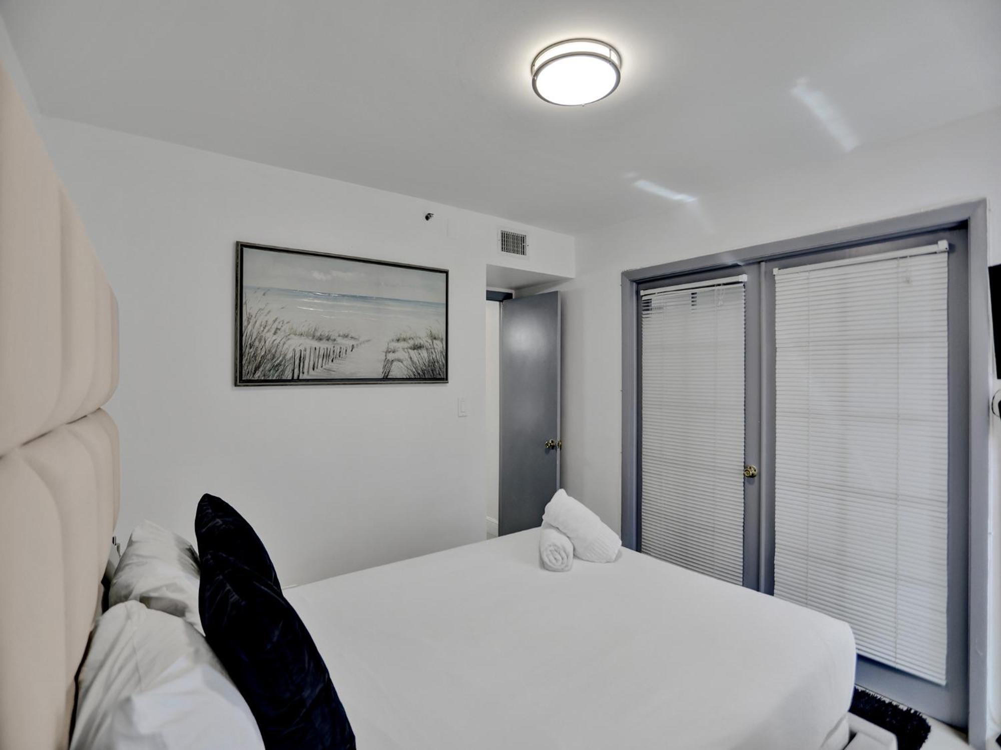 Ocean View W Service 411 Apartment