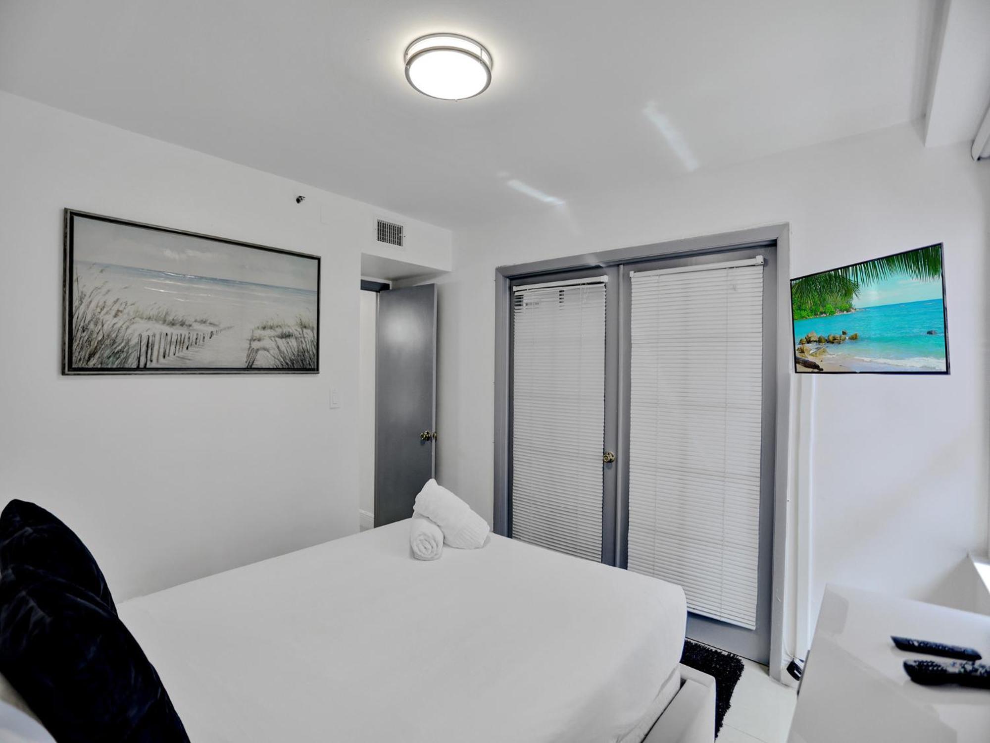 Ocean View W Service 411 * Miami Beach