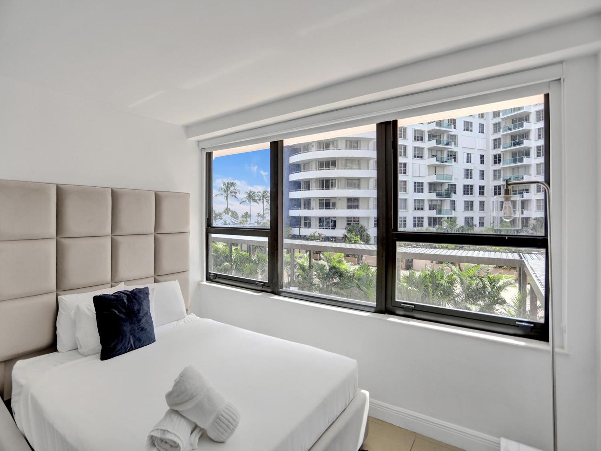 Apartment Ocean View W Service 411 Miami Beach