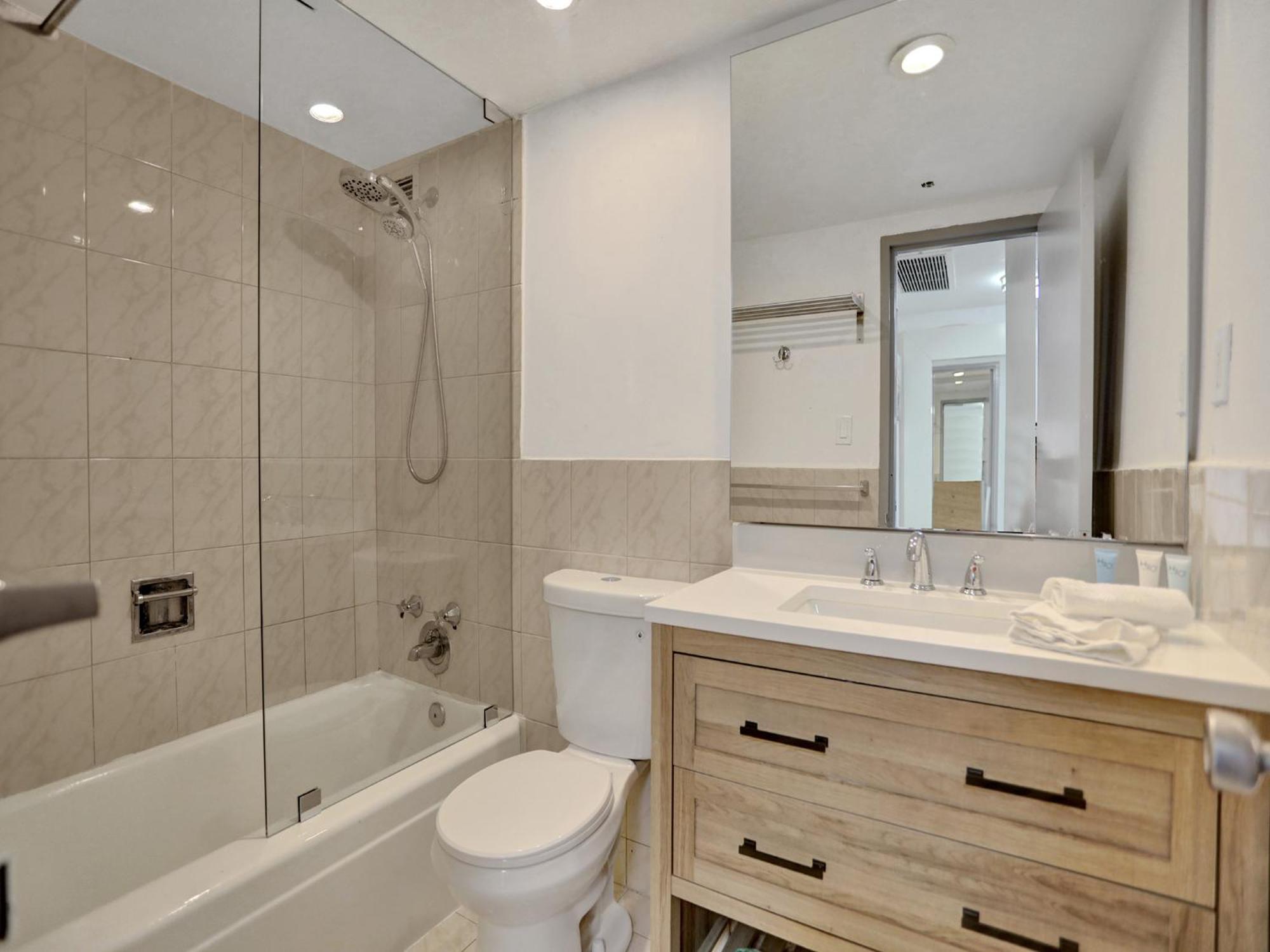 Ocean View W Service 411 Apartment *
