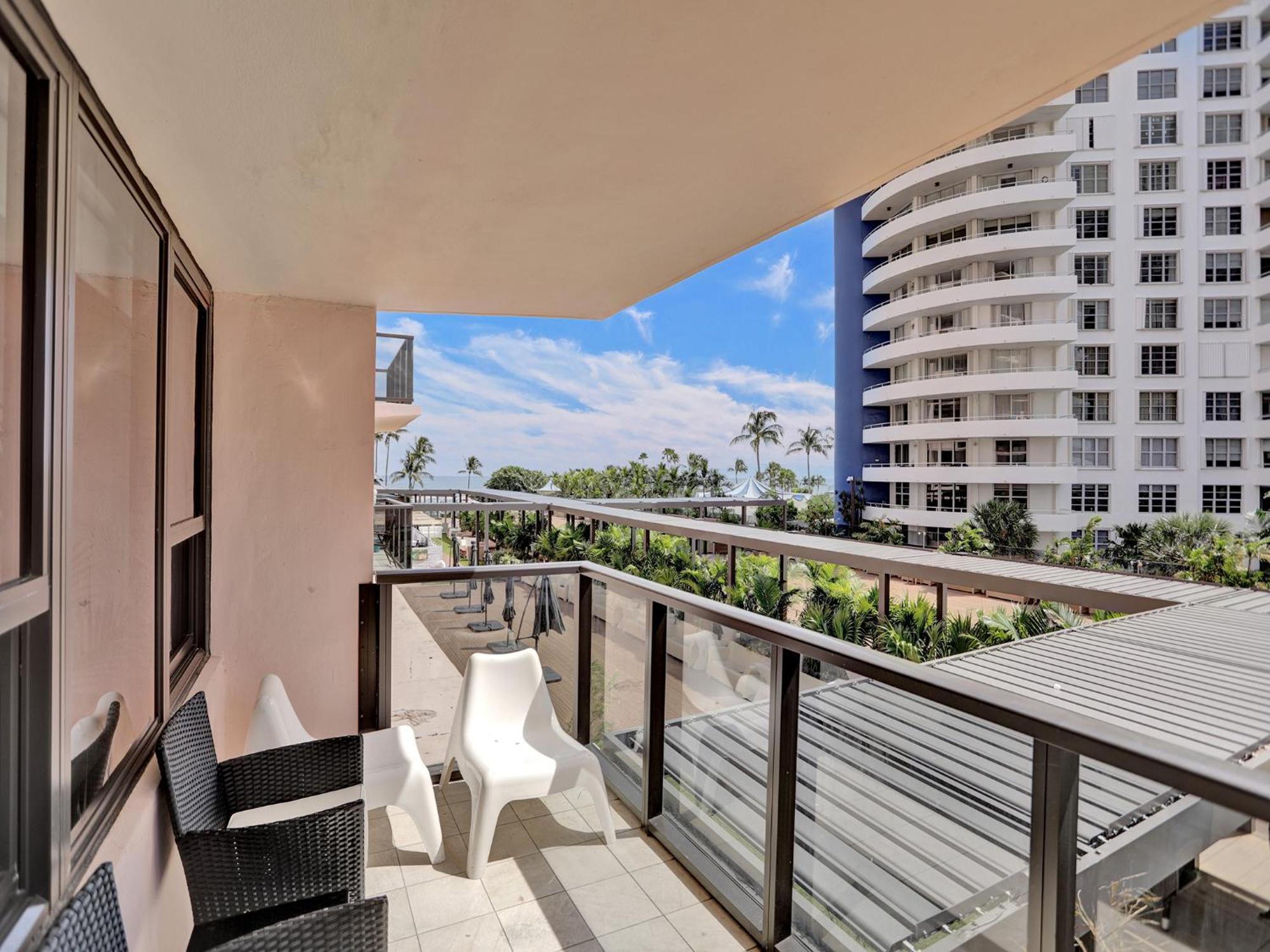 Ocean View W Service 411 Apartment