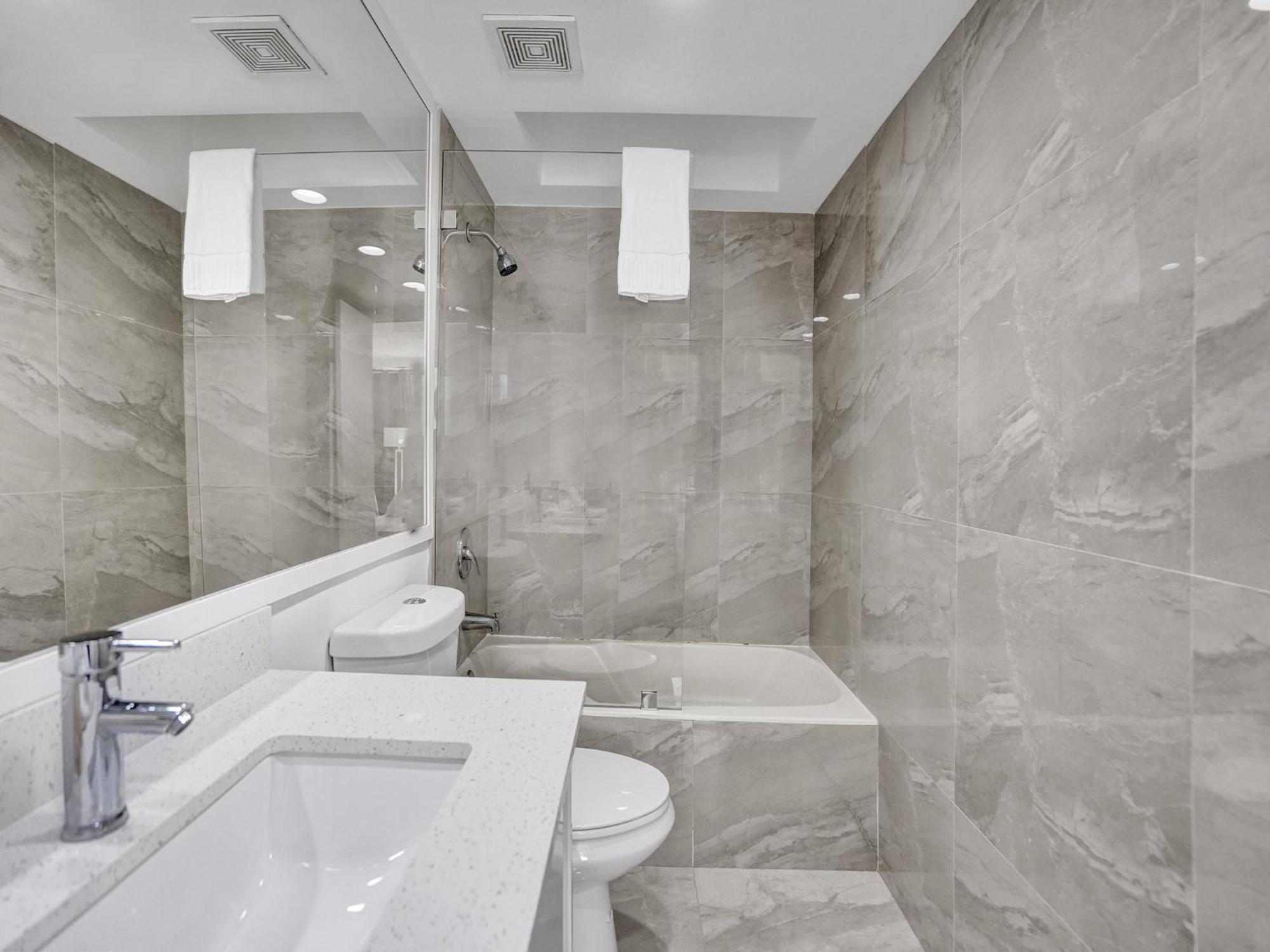 Adorable 2 Bedroom Service 605 Apartment
