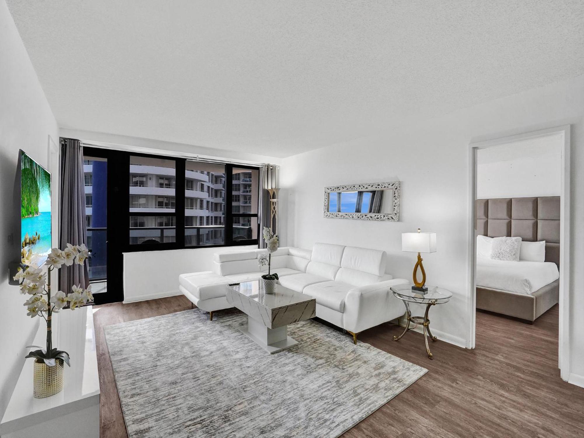 Adorable 2 Bedroom Service 605 Apartment *