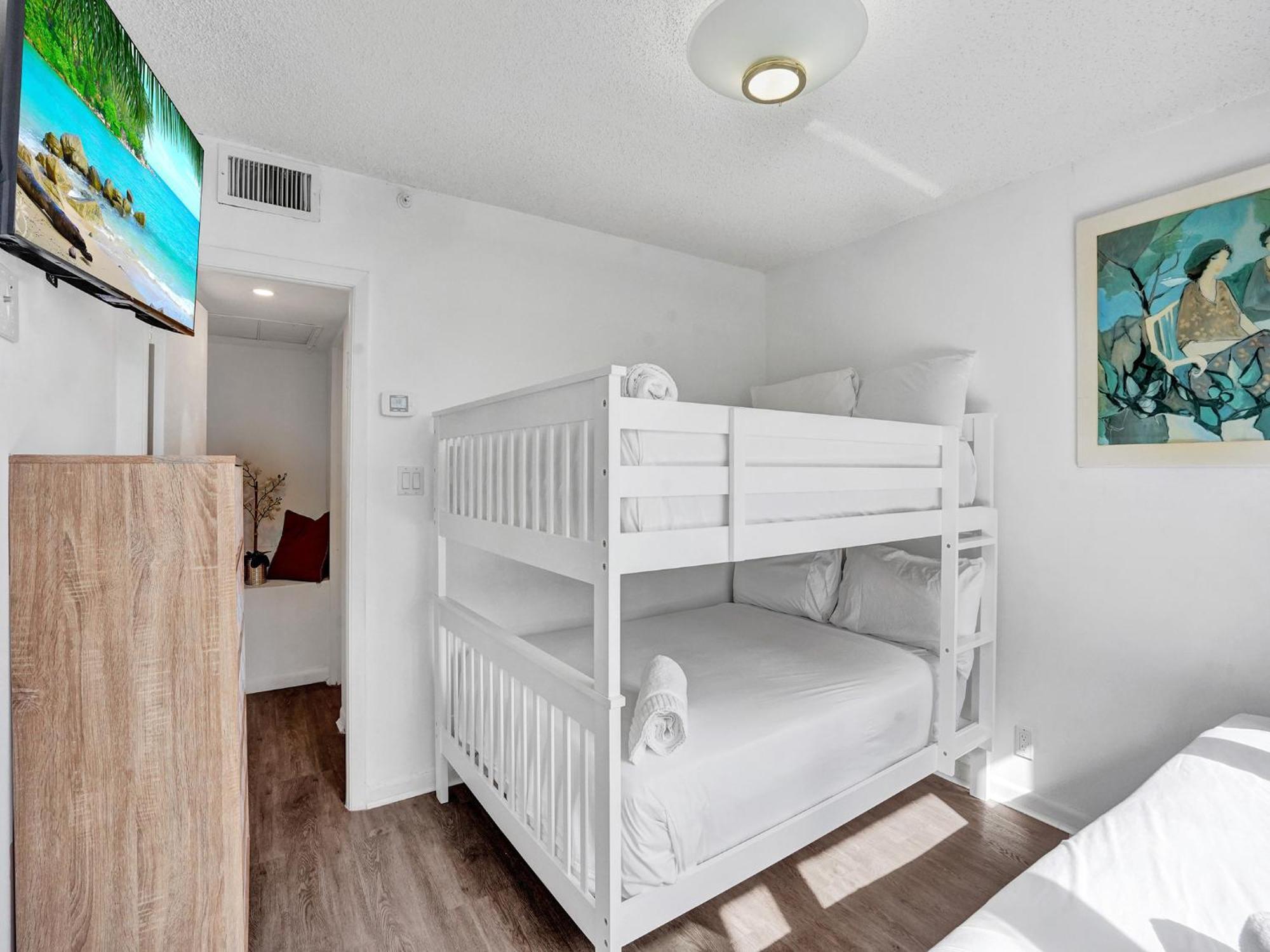 Adorable 2 Bedroom Service 605 * Miami Beach