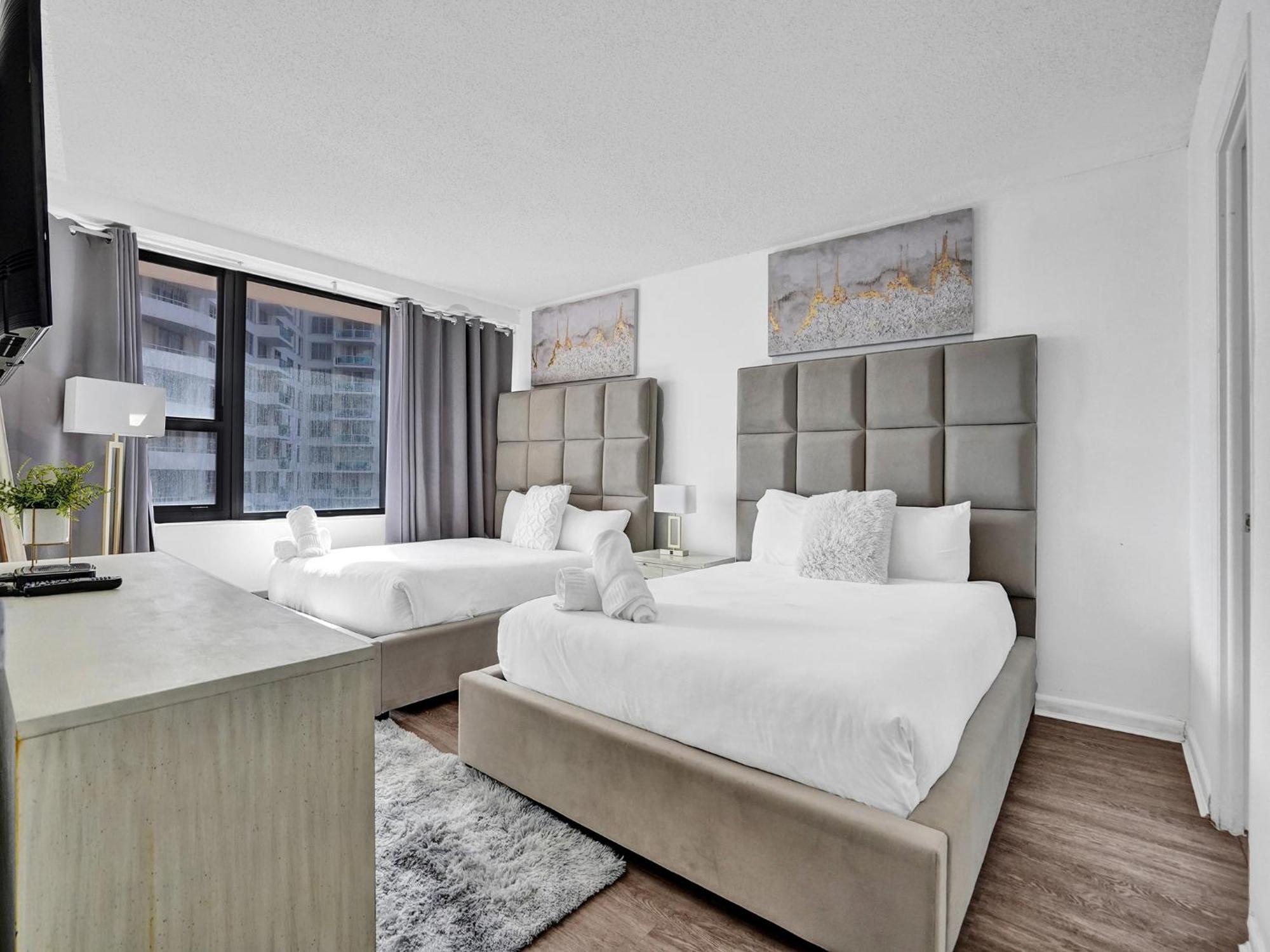 Apartment Adorable 2 Bedroom Service 605