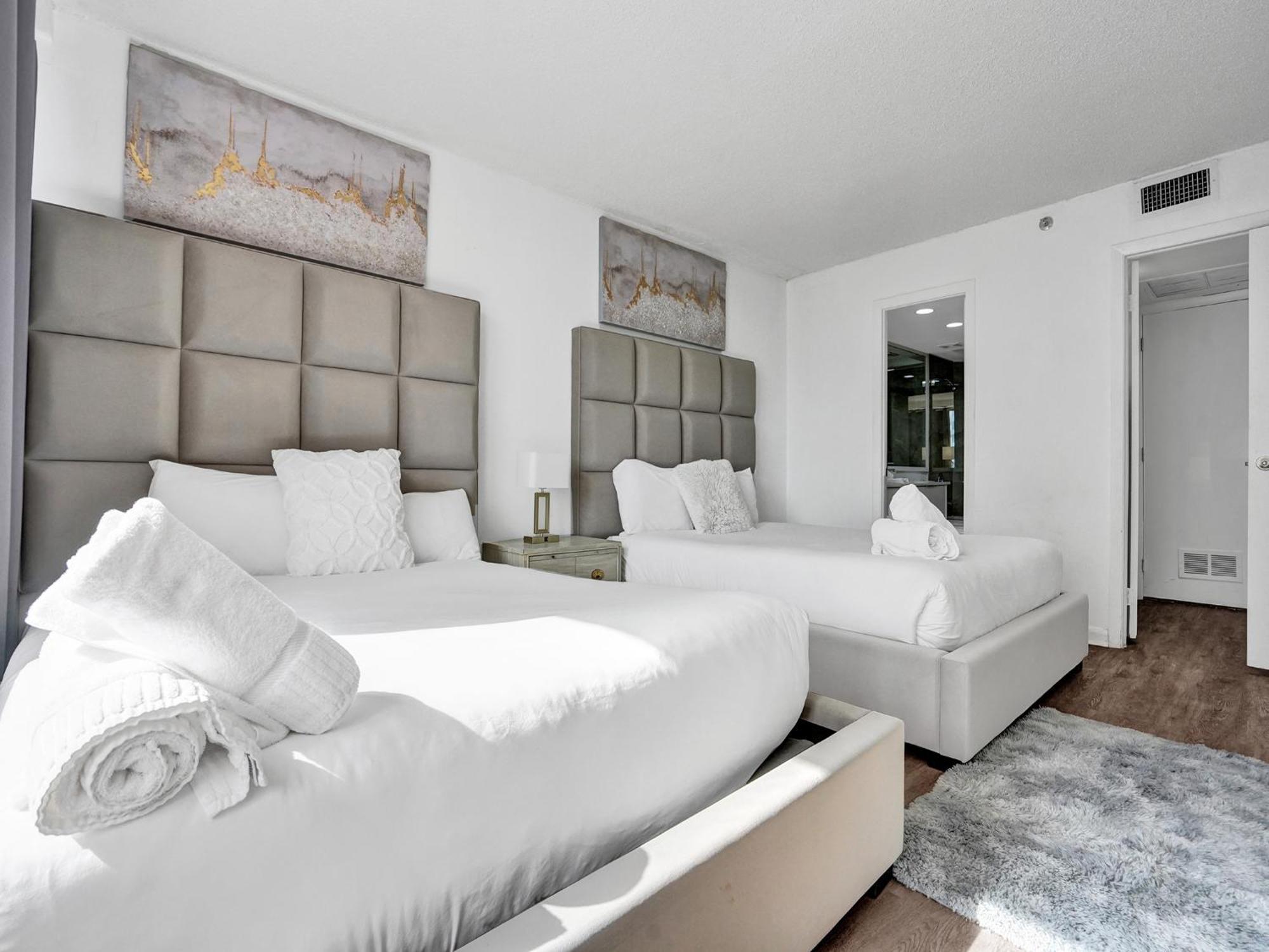 Adorable 2 Bedroom Service 605 Apartment *