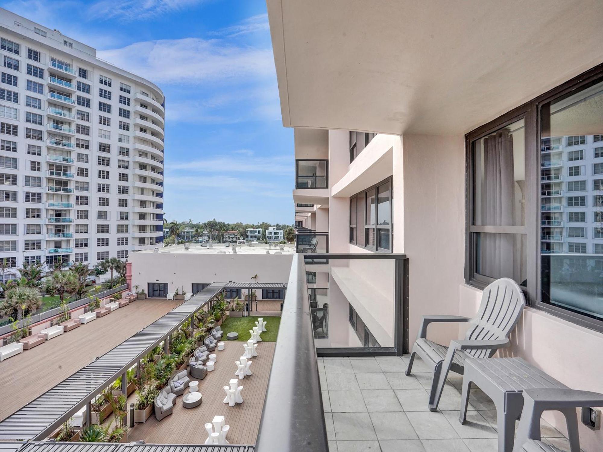 Adorable 2 Bedroom Service 605 *