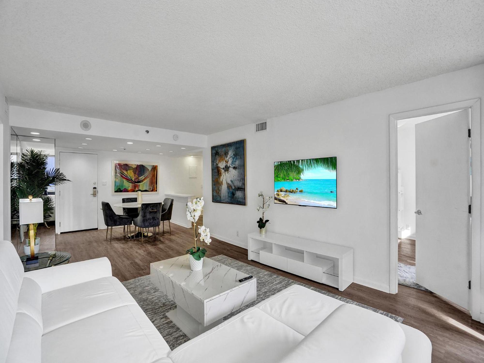 Adorable 2 Bedroom Service 605 Apartment *