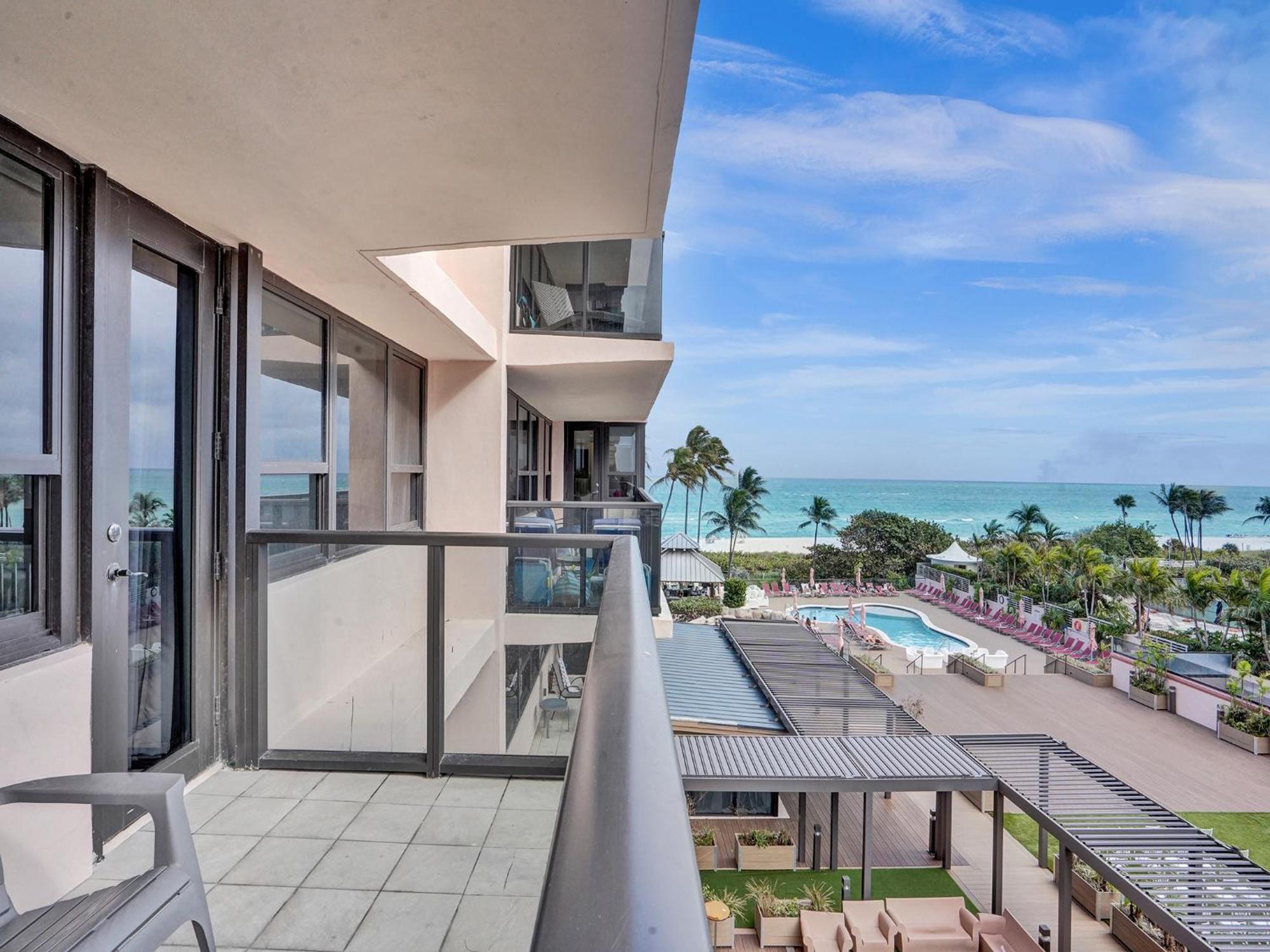 Adorable 2 Bedroom Service 605 * Miami Beach