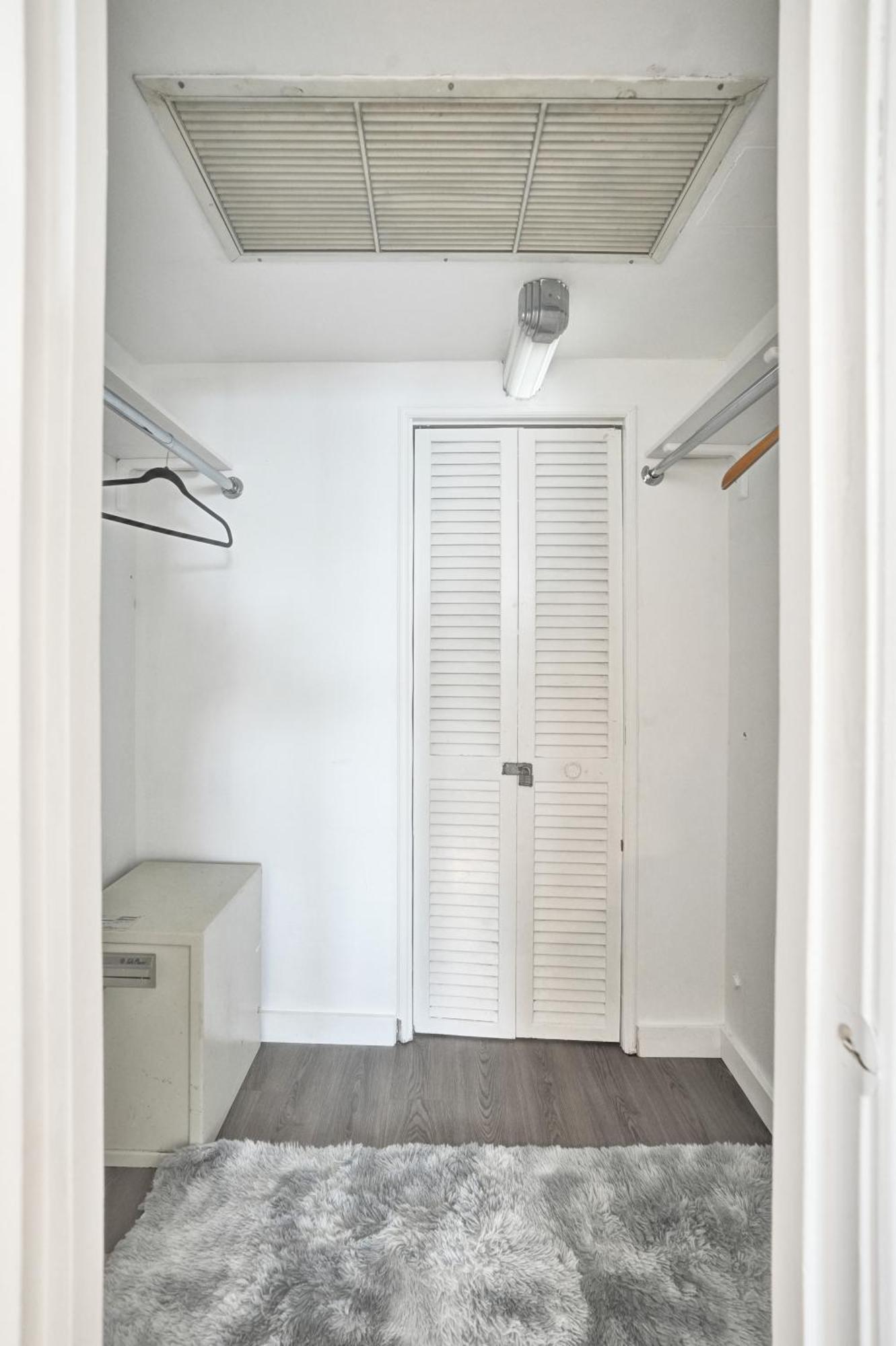 Spacious Ocean View Service 803