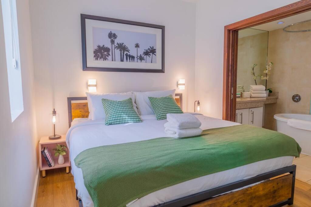 Apartment 1-bed With Rooftop Pool Ocean Dr By The B207 Miami Beach