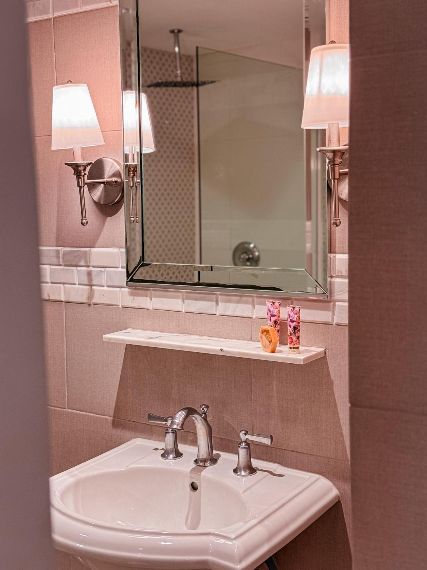 Henrosa Hotel 3*