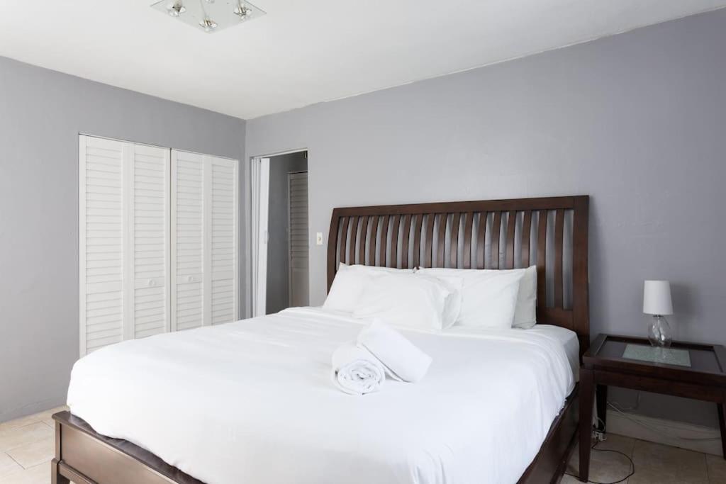 South One Bedroom With Parking Spot *