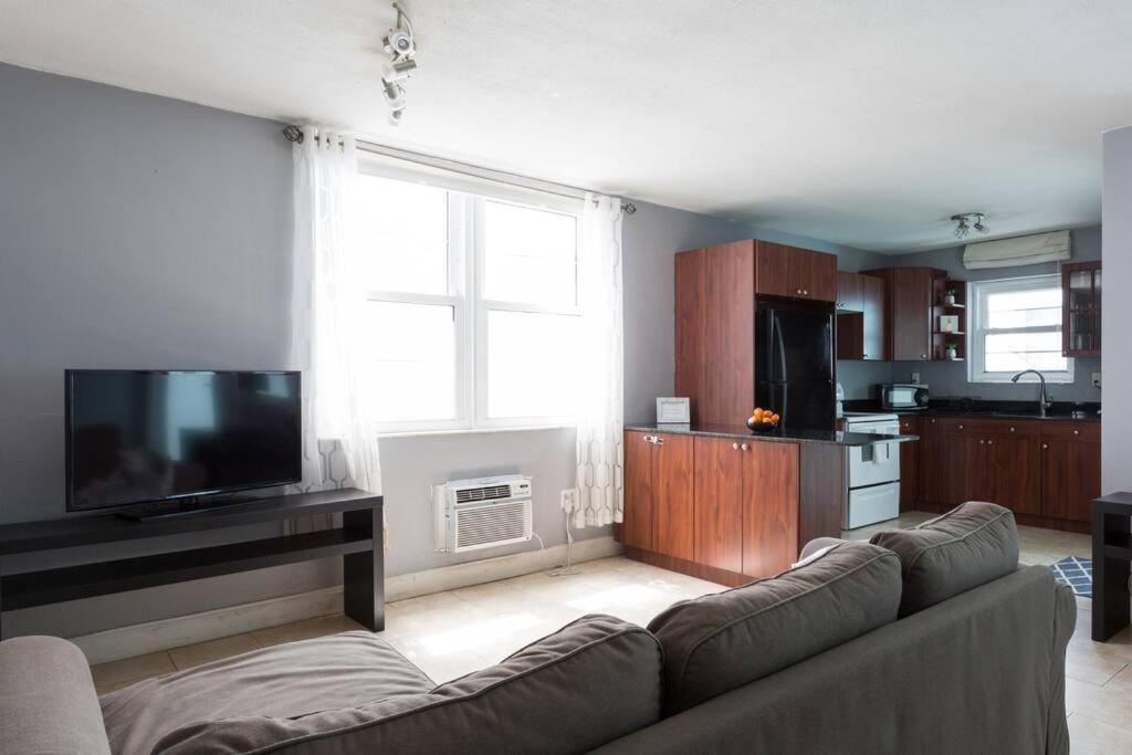 South One Bedroom With Parking Spot