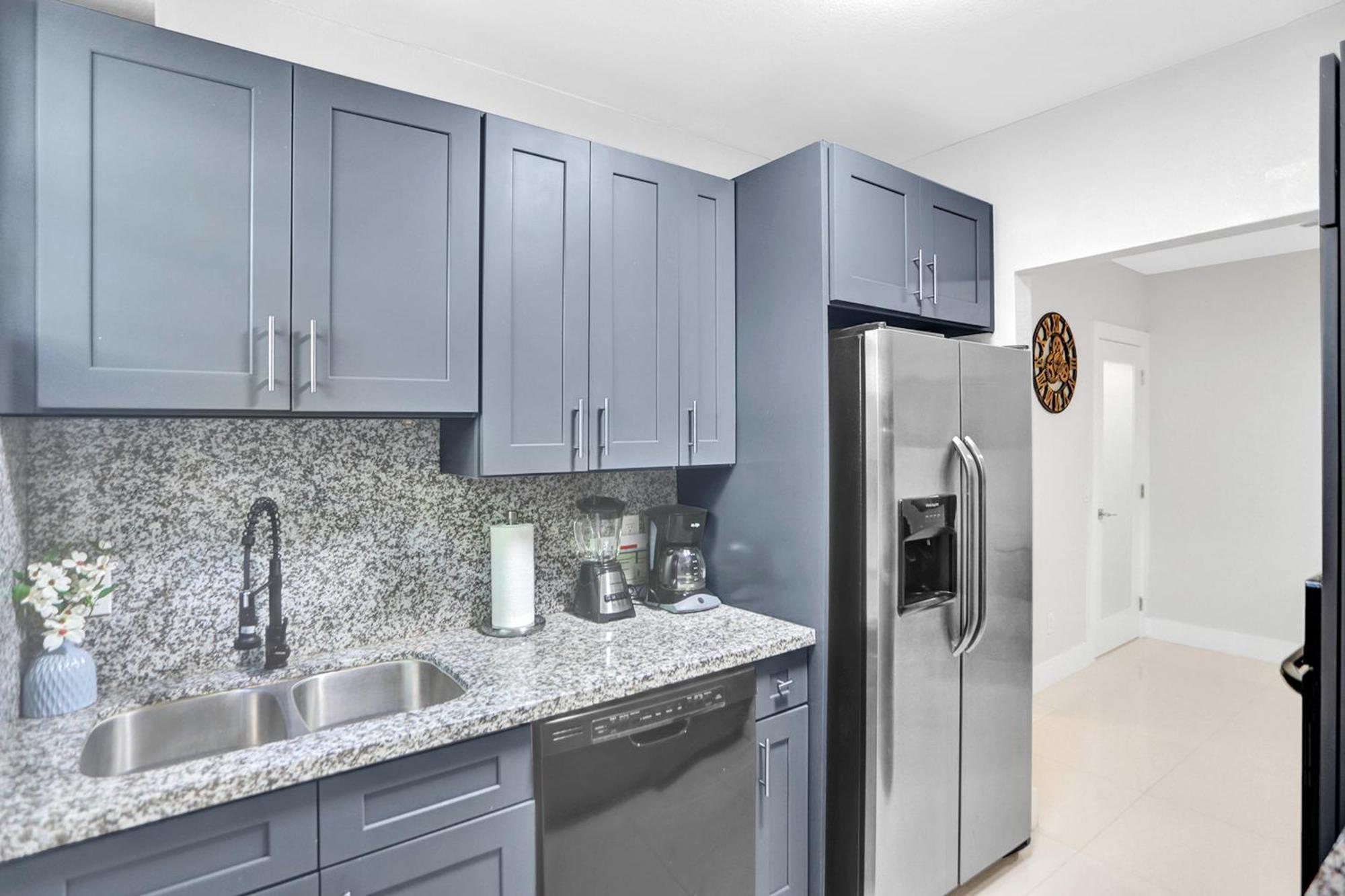 Bay Harbor Apartment *