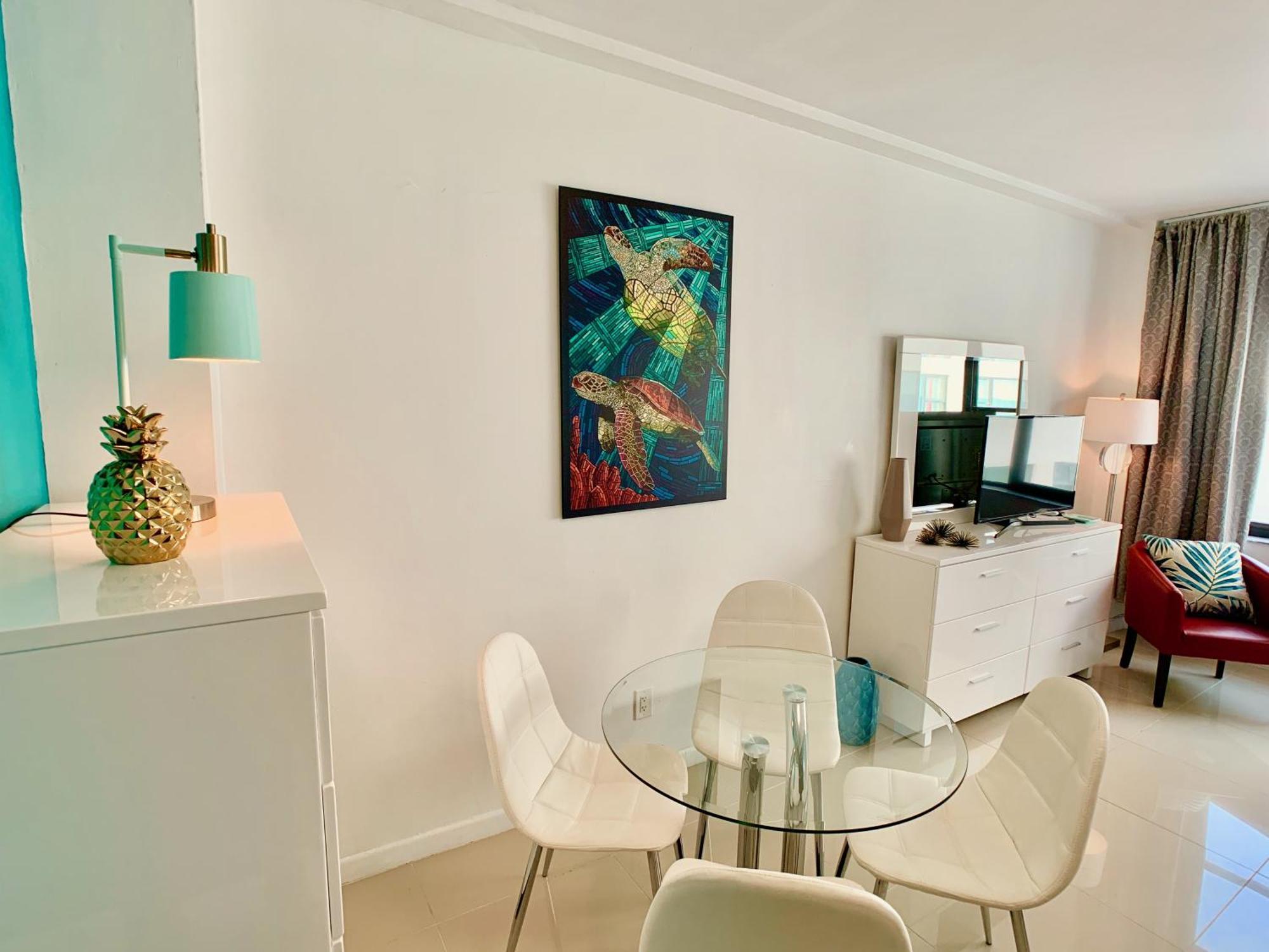 Directly On The With Pool & Ocean View Apartment *