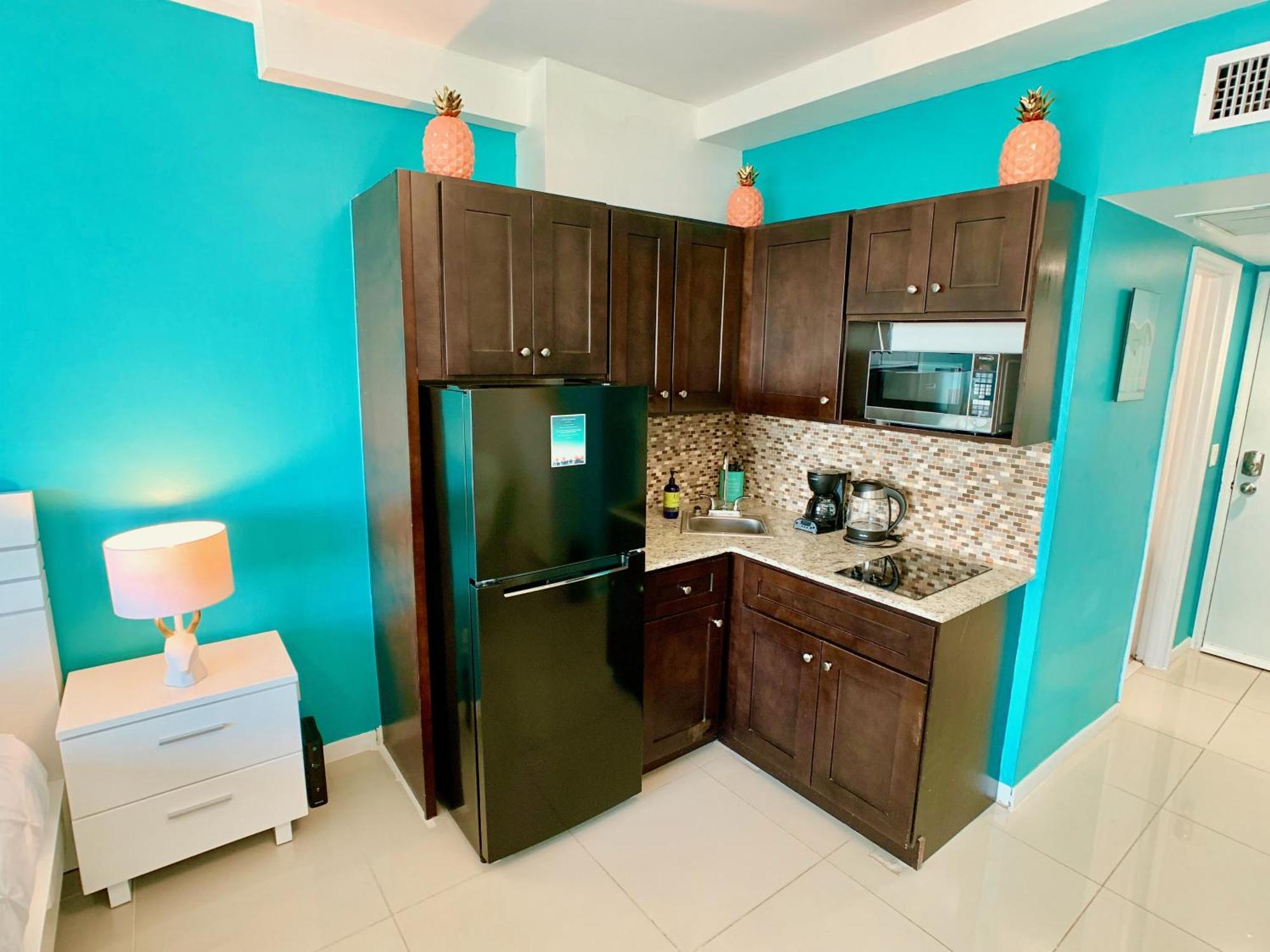 Apartment Directly On The With Pool & Ocean View Miami Beach