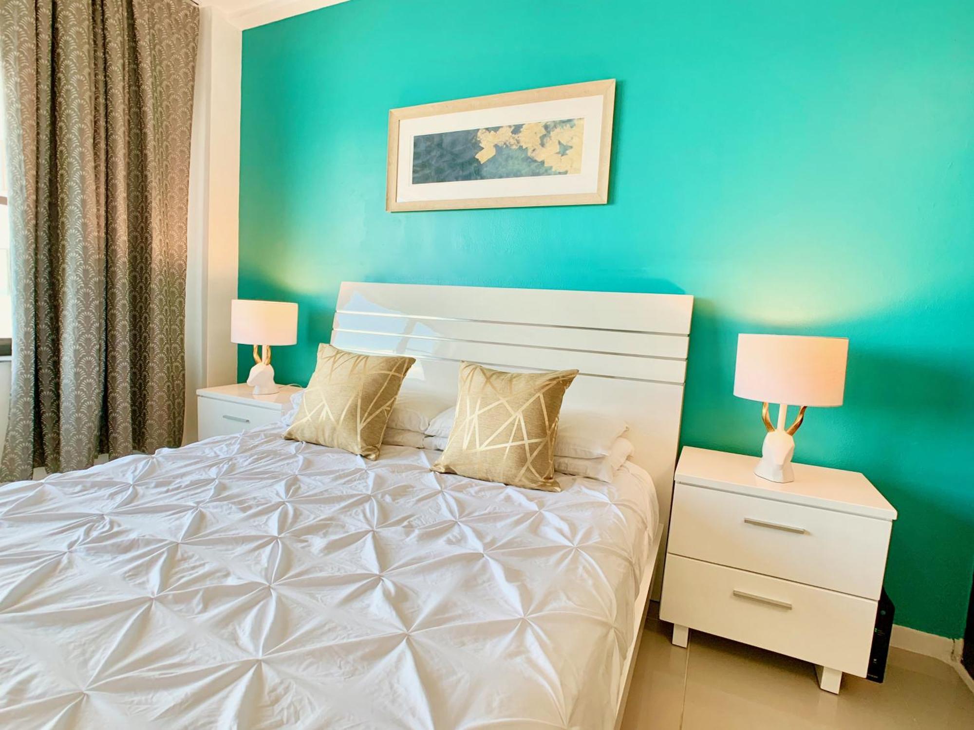 Directly On The With Pool & Ocean View *