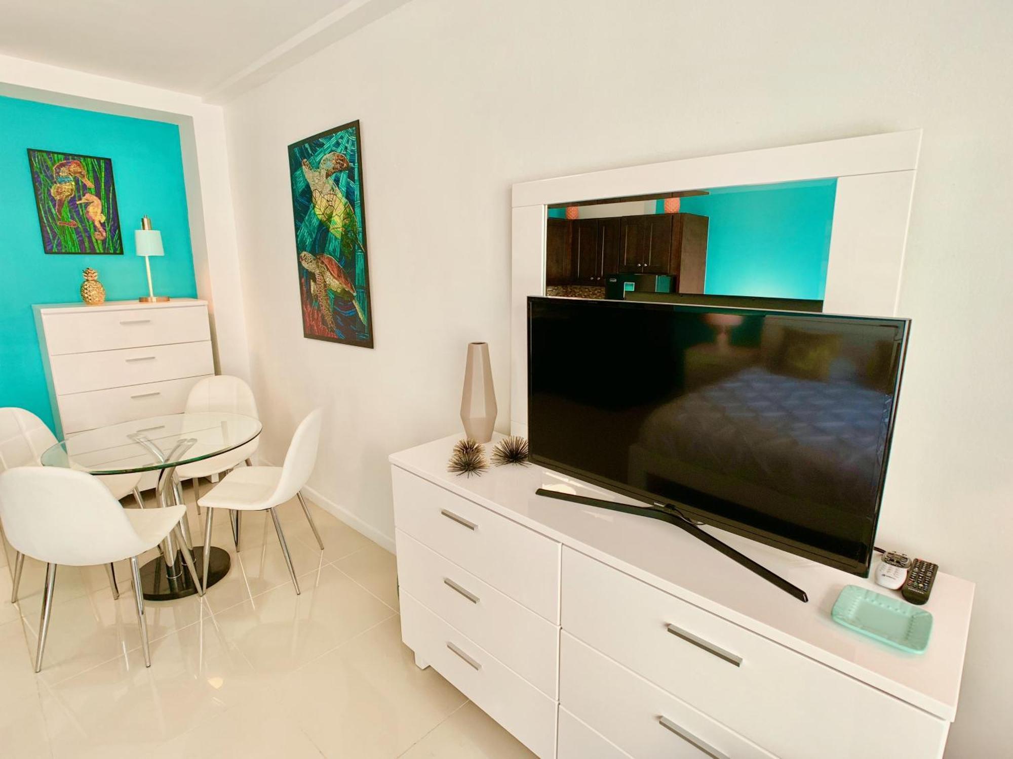 Directly On The With Pool & Ocean View