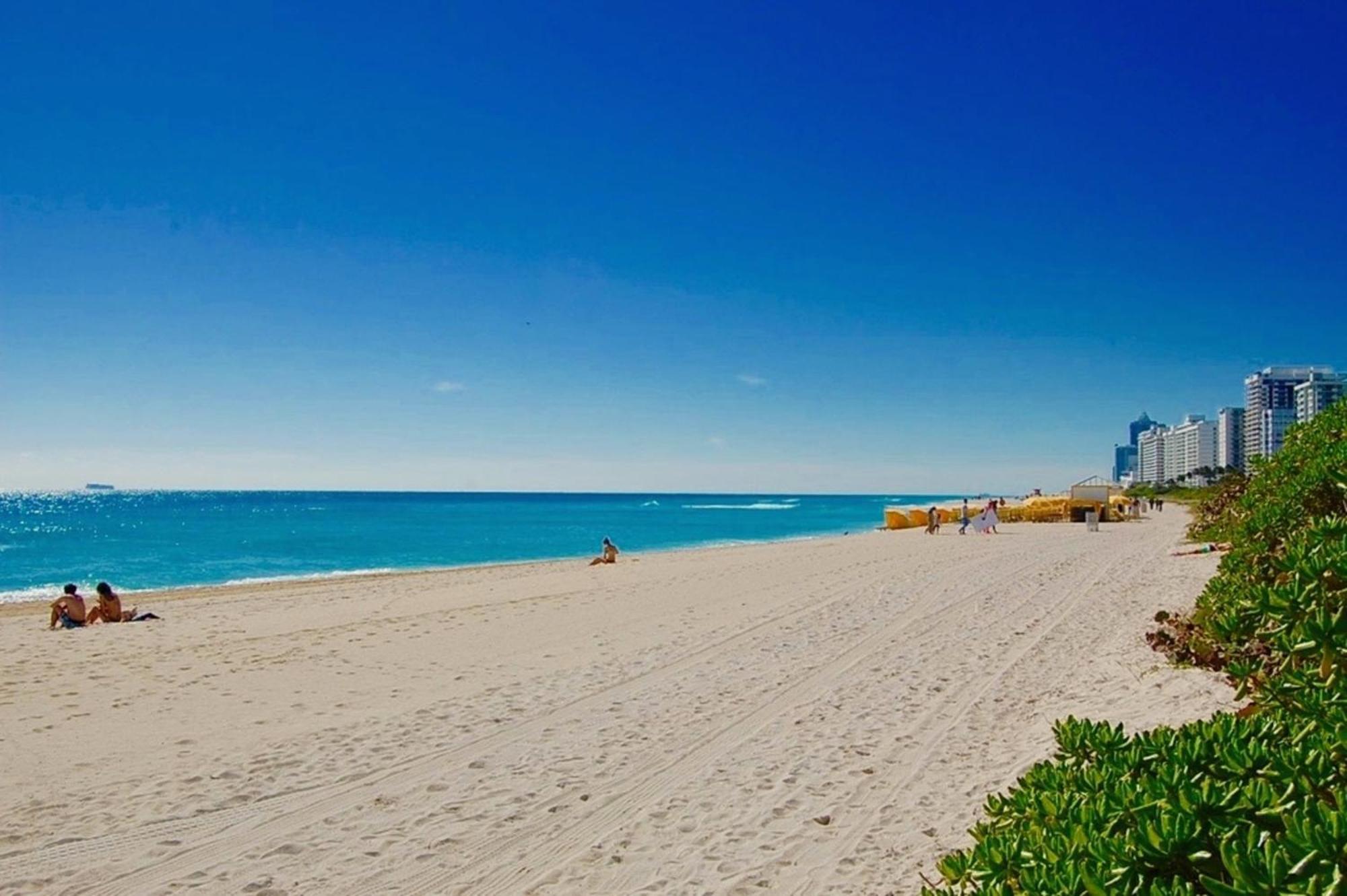 Directly On The With Pool & Ocean View Miami Beach