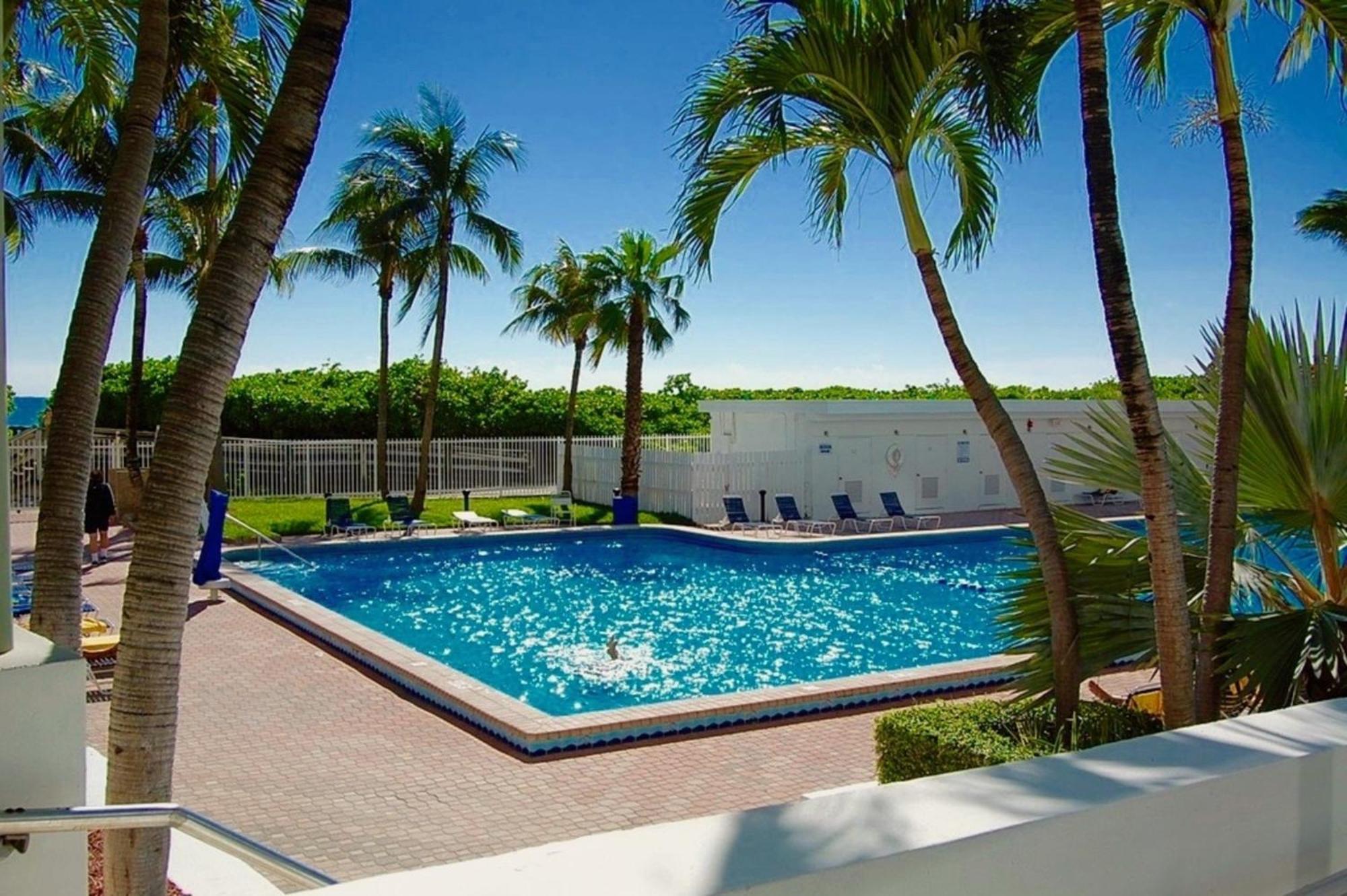 Directly On The With Pool & Ocean View