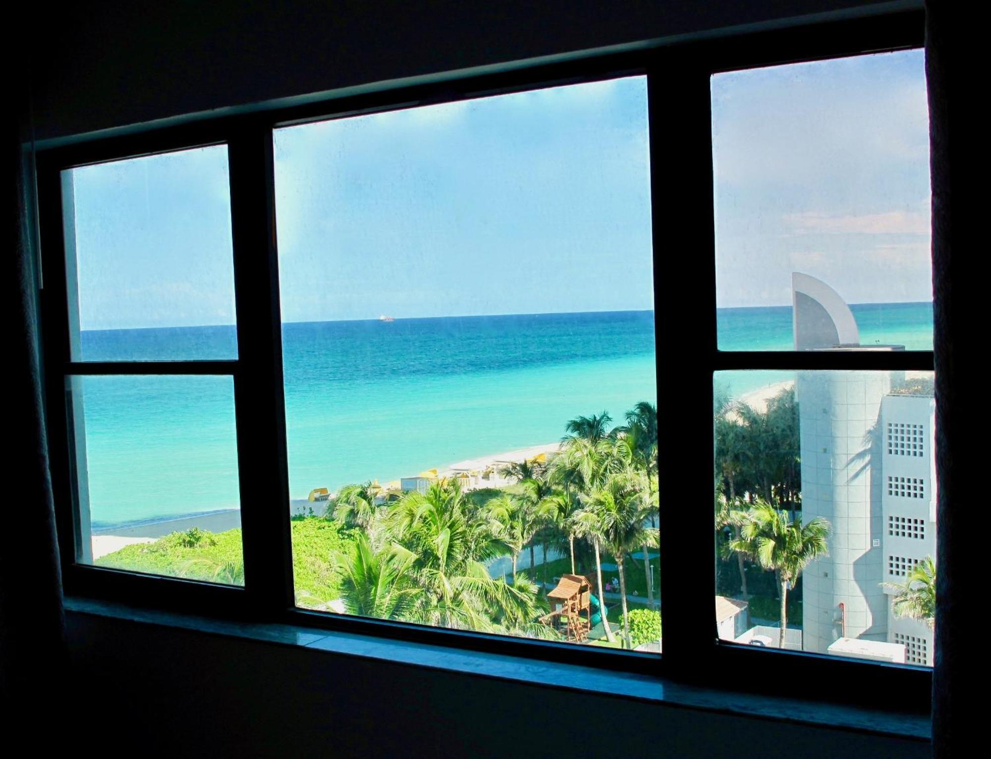 Apartment Directly On The With Pool & Ocean View