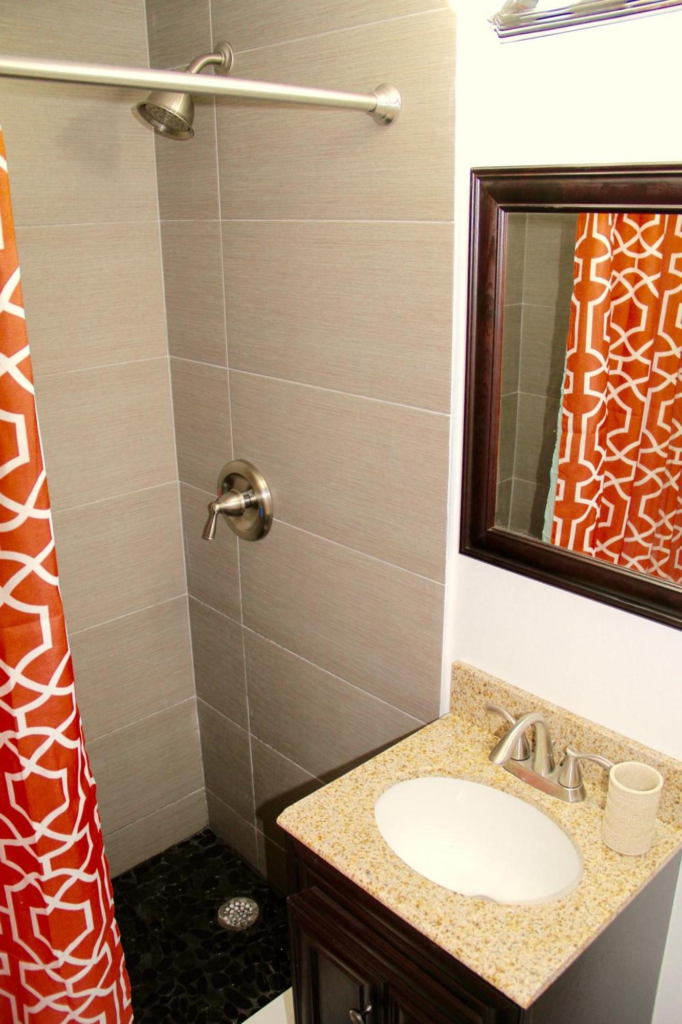 Directly On The With Pool & Ocean View Apartment