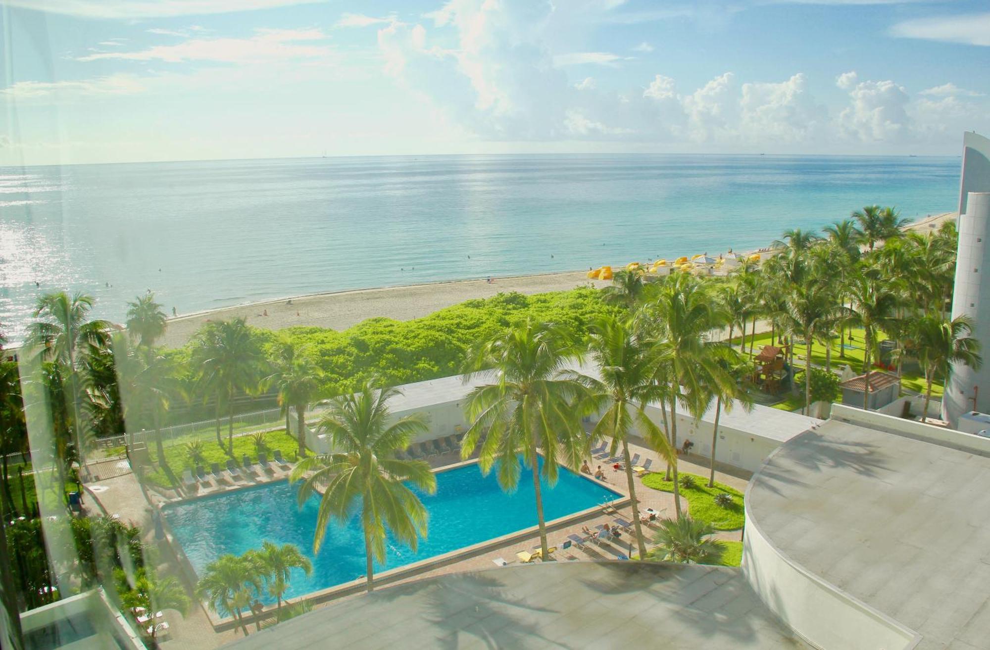 Apartment Directly On The With Pool & Ocean View Miami Beach