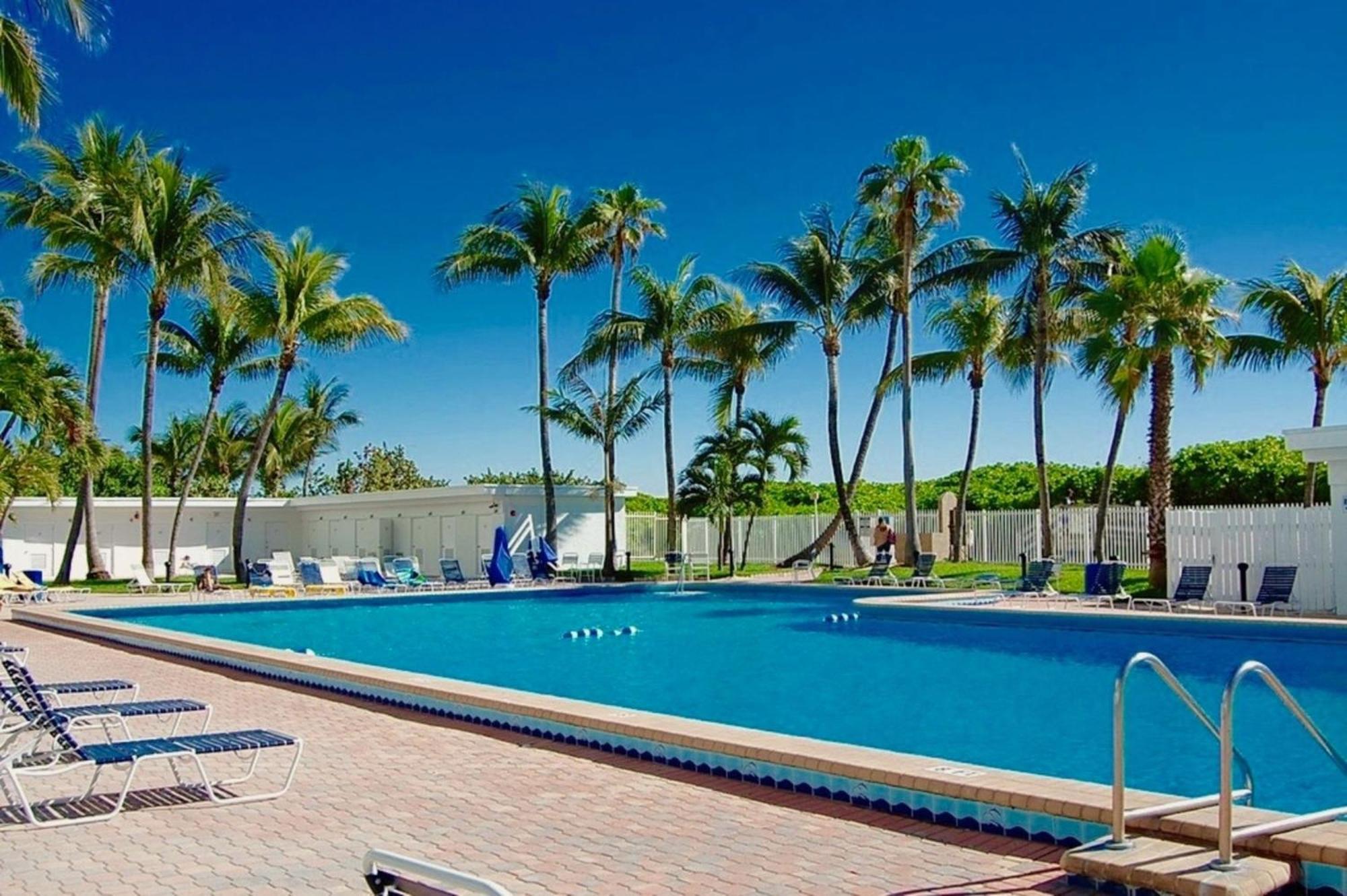 Apartment Directly On The With Pool & Ocean View