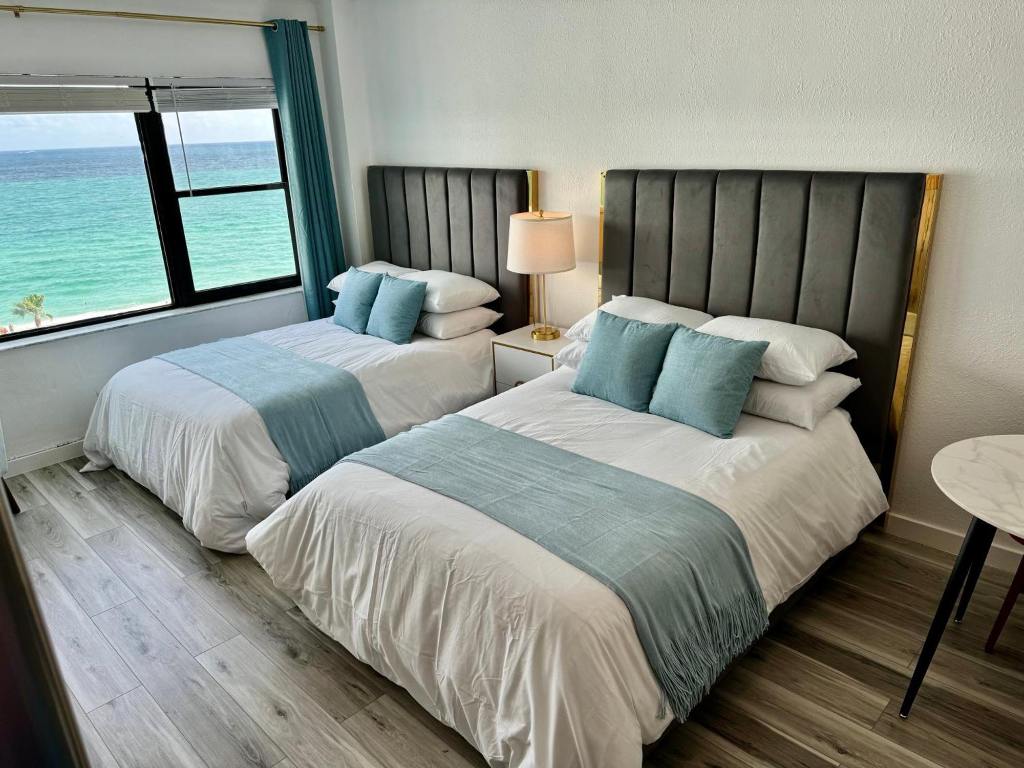 Directly On The With Pool & Ocean View Miami Beach