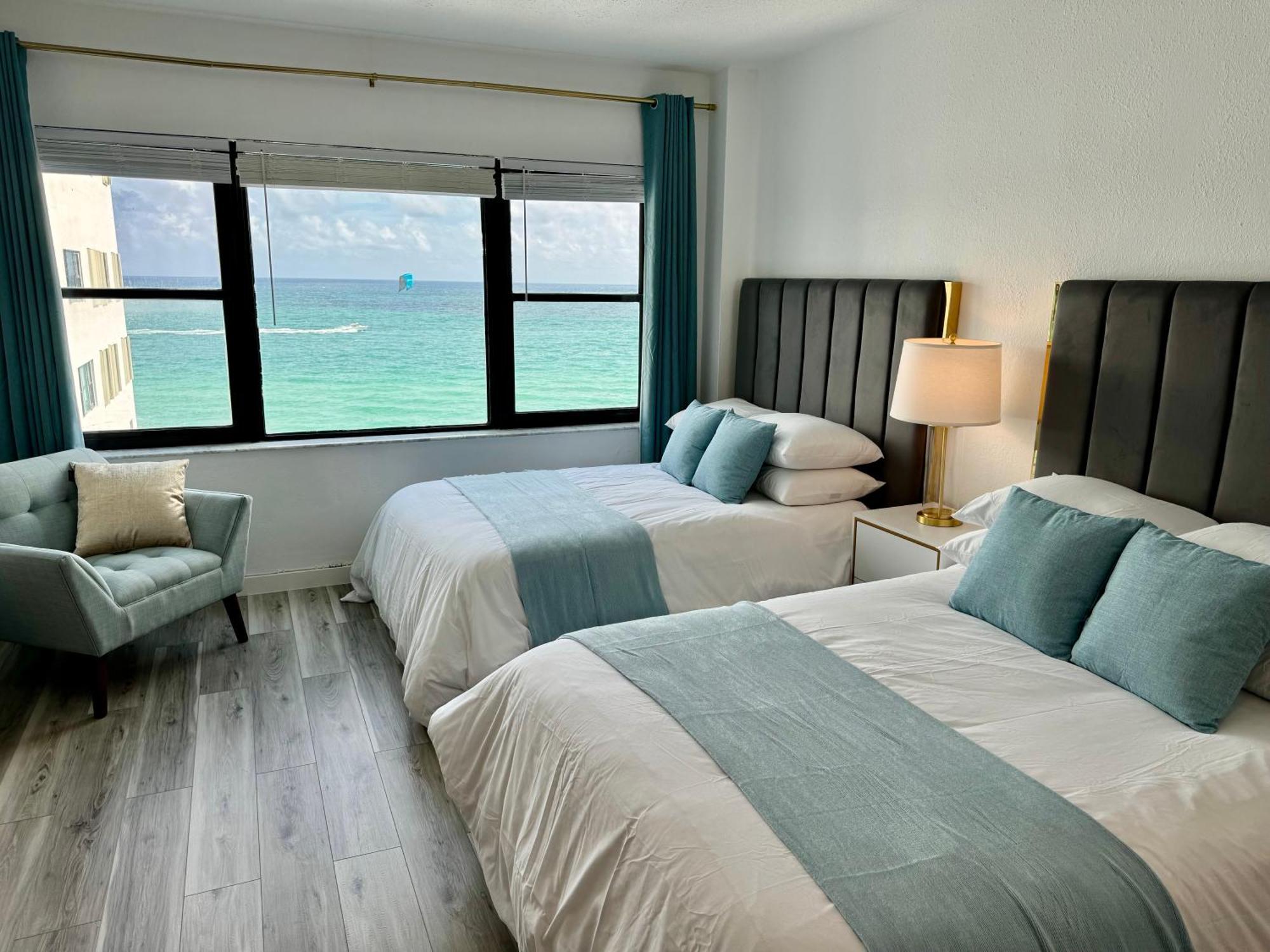 Apartment Directly On The With Pool & Ocean View