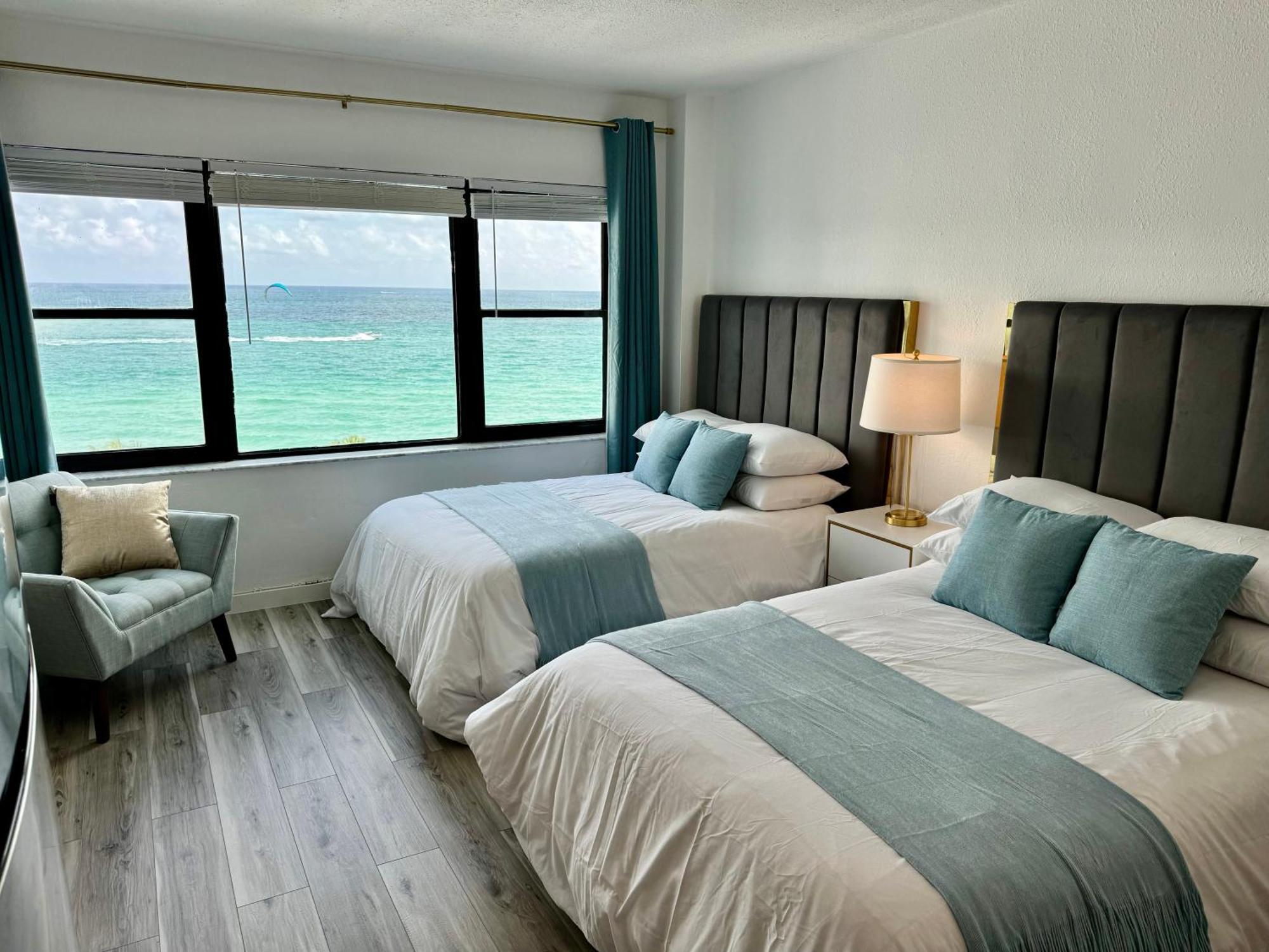 Apartment Directly On The With Pool & Ocean View Miami Beach