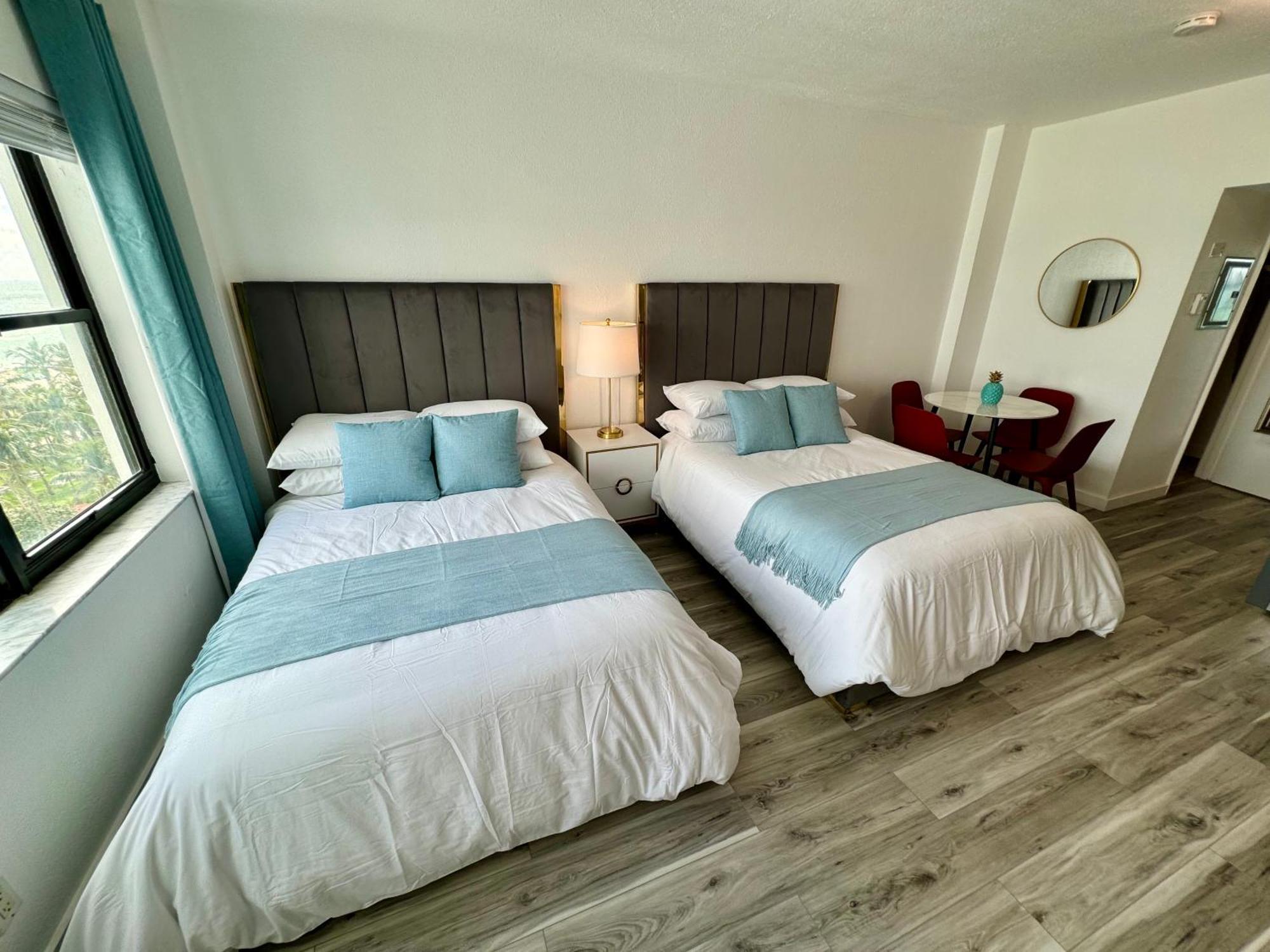 Directly On The With Pool & Ocean View Miami Beach