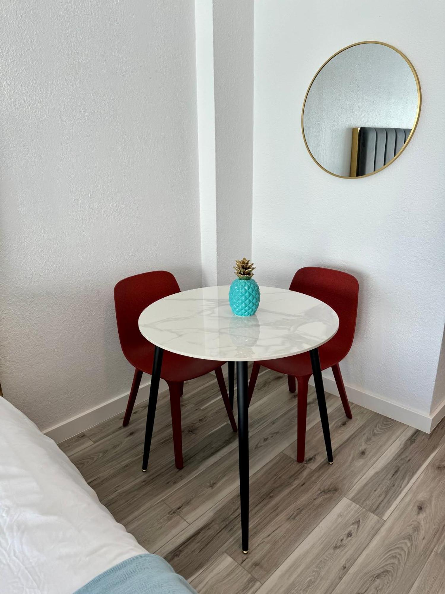 Apartment Directly On The With Pool & Ocean View *